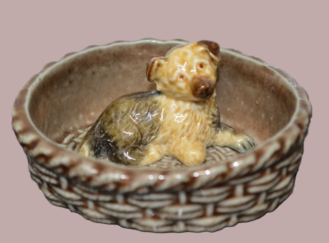 WADE TRINKET DISH WITH A DOG INSET - TMD167207