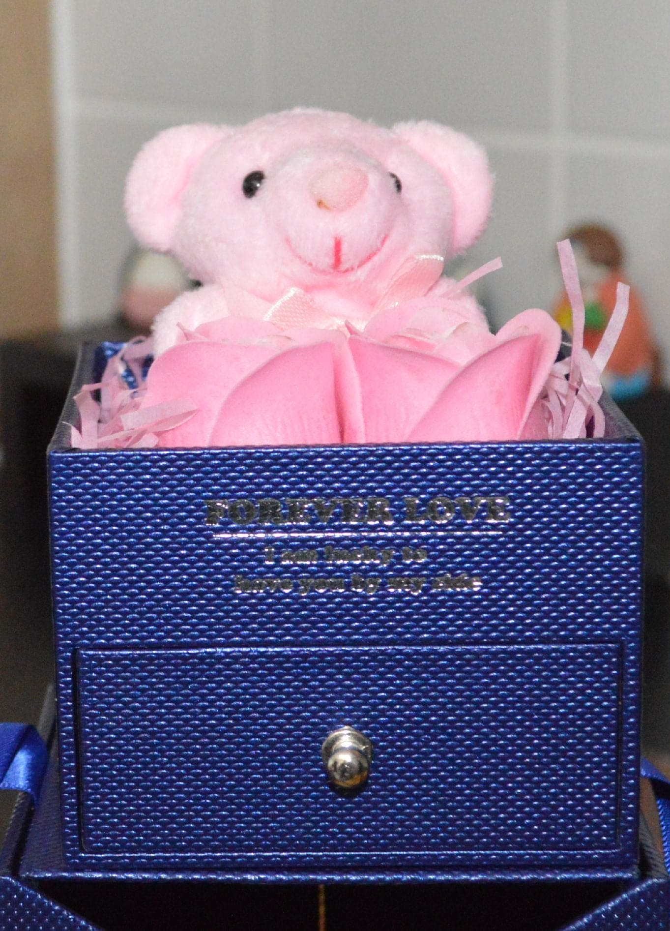 Ilyish Women's Gift Set: Bear, Roses & Necklace - TMD167207