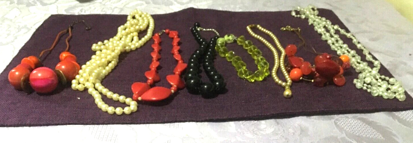 FASHION JEWELLERY EIGHT NECKLACES DIFFERENT COLOURS AND STYLES
