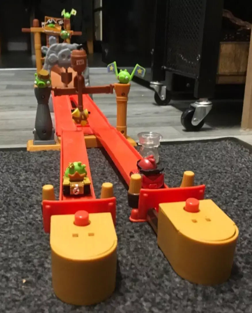 Angry Birds Go! Pig Rock Raceway Toy Set + 8 Racers - TMD167207