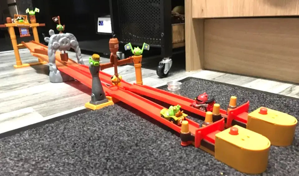 Angry Birds Go! Pig Rock Raceway Toy Set + 8 Racers - TMD167207