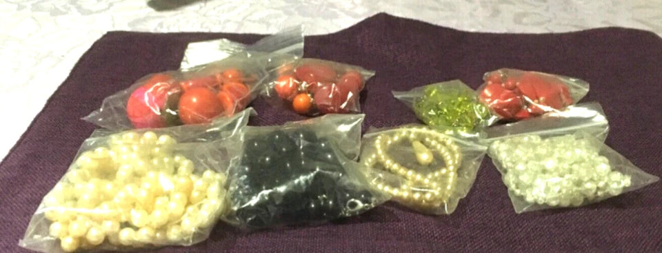 FASHION JEWELLERY EIGHT NECKLACES DIFFERENT COLOURS AND STYLES