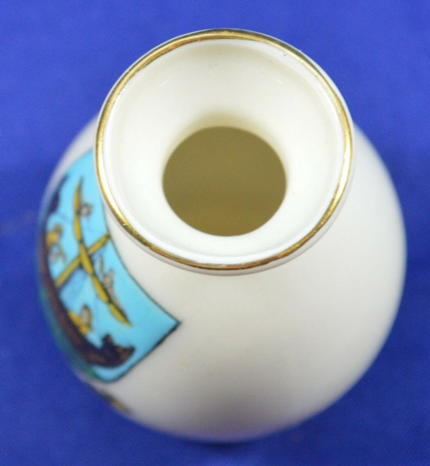 ARCADIAN CRESTED WARE CHINA VASE HYTHE COAT OF ARMS(PREVIOUSLY OWNED) GOOD CONDITION - TMD167207