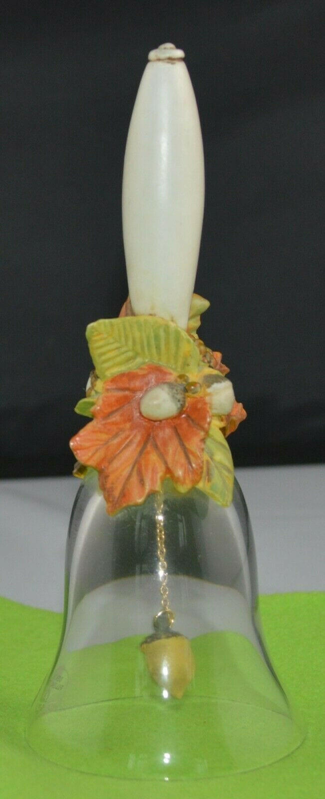 AVON LEAD CRYSTAL BELL WITH OAK LEAVES AND ACORNS ON THE HANDLE VERY GOOD CONDITION(PREVIOUSLY OWNED) - TMD167207