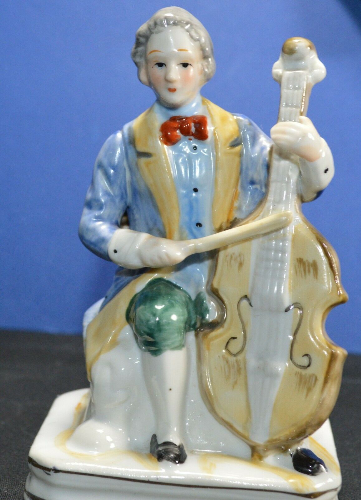 CELLO PLAYER DECORATIVE FIGURINE( PREVIOUSLY OWNED) GOOD CONDITION - TMD167207