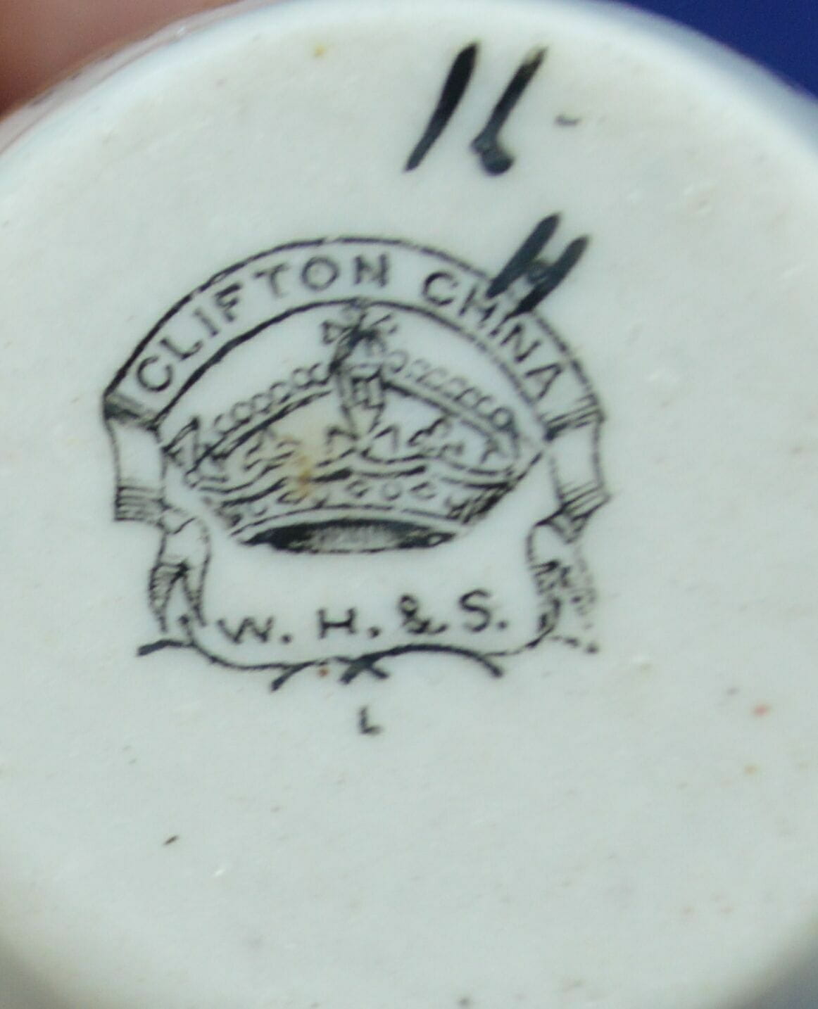 CLIFTON CHINA CRESTED WARE TWO HANDLED VASE TULIP STYLE OPENING CITY OF CARDIFF(PREVIOUSLY OWNED) - TMD167207