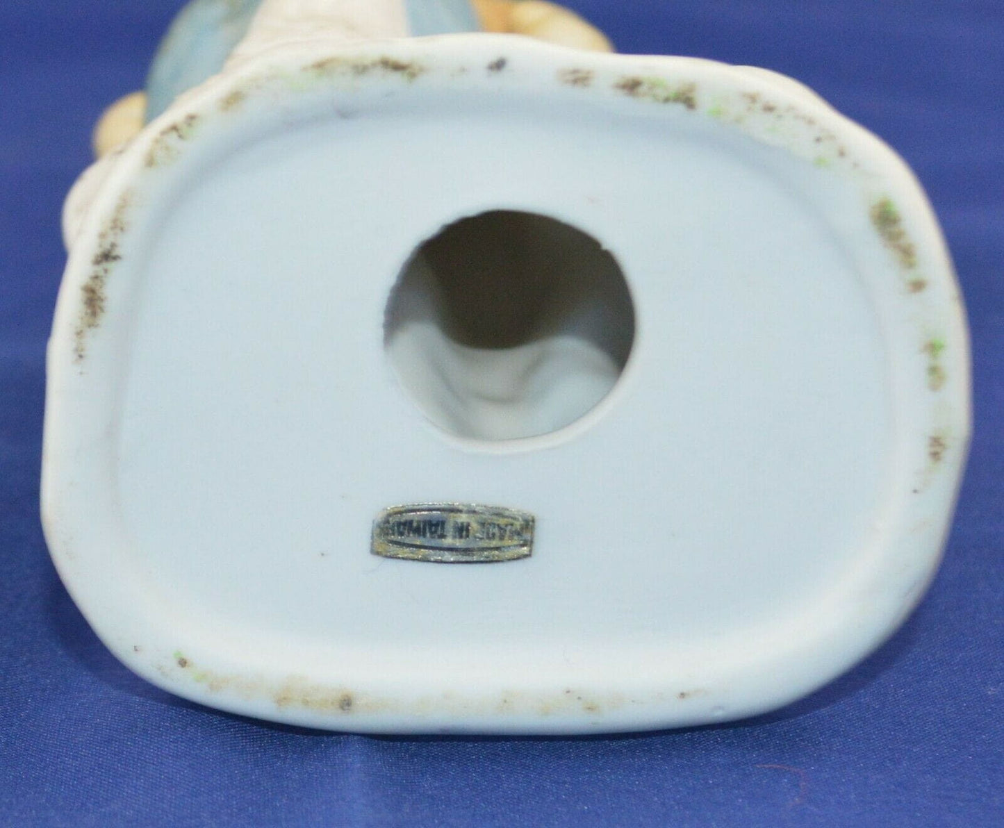 DECORATIVE FIGURINE MAN WITH CARROTS(PREVIOUSLY OWNED)GOOD CONDITION - TMD167207