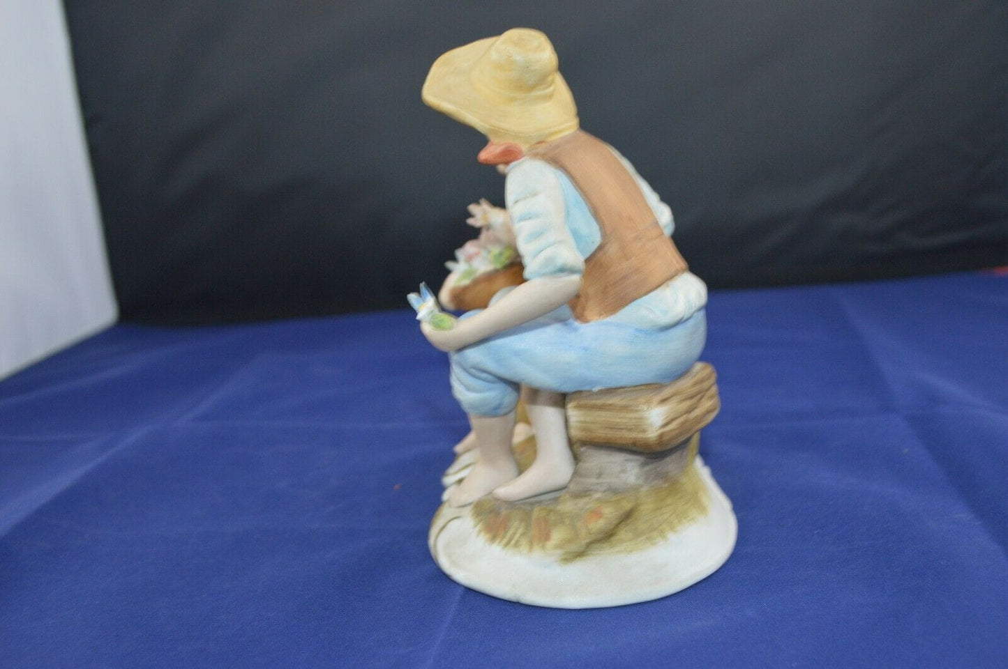 DECORATIVE FIGURINE YOUNG LADY AND YOUNG MAN(PREVIOUSLY OWNED) FAIRLY GOOD CONDITION - TMD167207