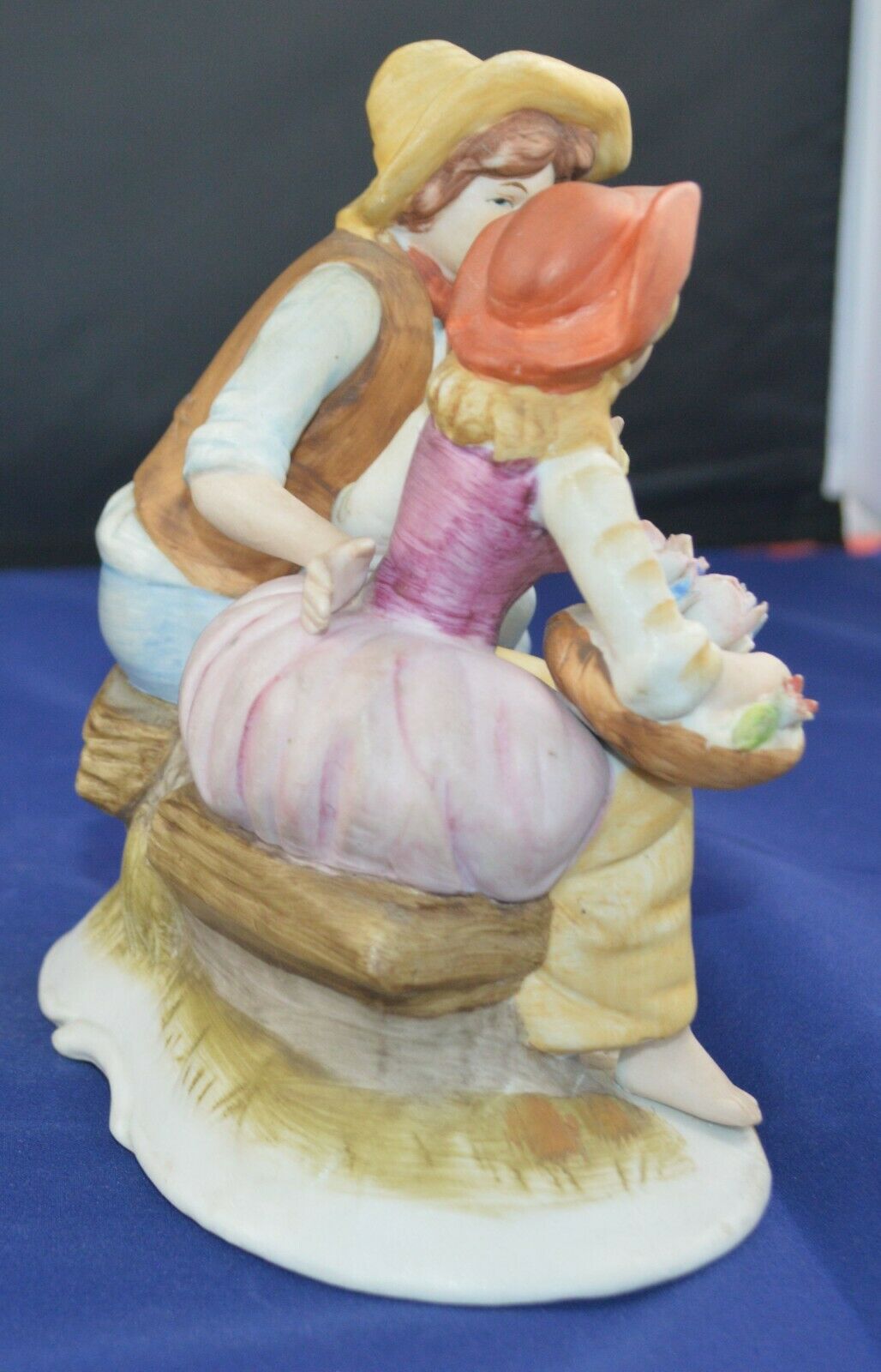 DECORATIVE FIGURINE YOUNG LADY AND YOUNG MAN(PREVIOUSLY OWNED) FAIRLY GOOD CONDITION - TMD167207