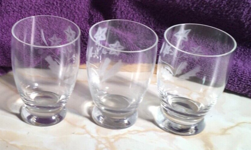 DRINKING GLASSES THREE SMALL ETCHED ROUMANIAN SHOT GLASSES - TMD167207