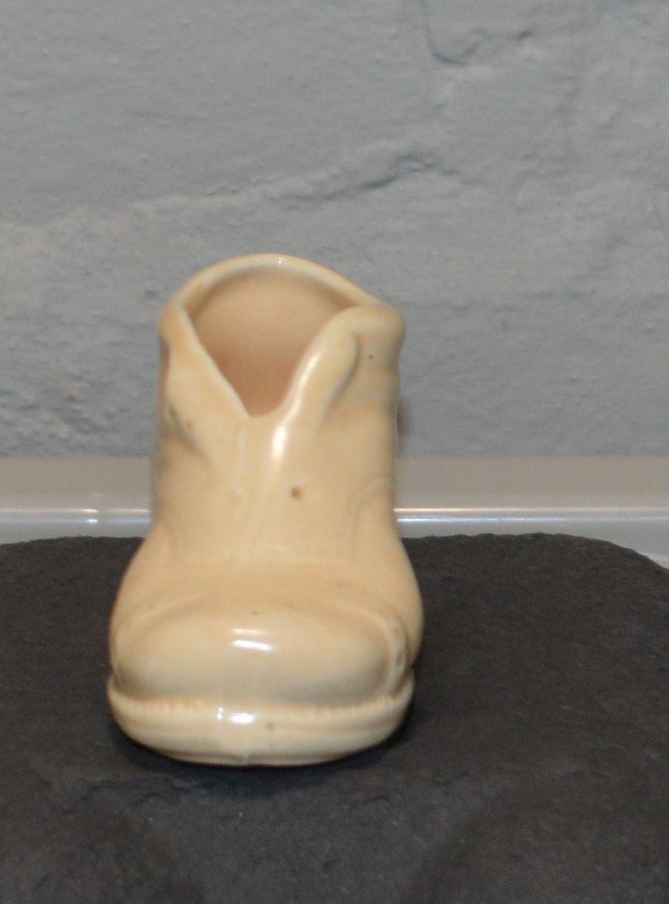 FIVE ORNAMENTAL BOOTS KEELE STREET POTTERY CROCHENDY AND OTHERS(PREVIOUSLY OWNED) GOOD CONDITION - TMD167207
