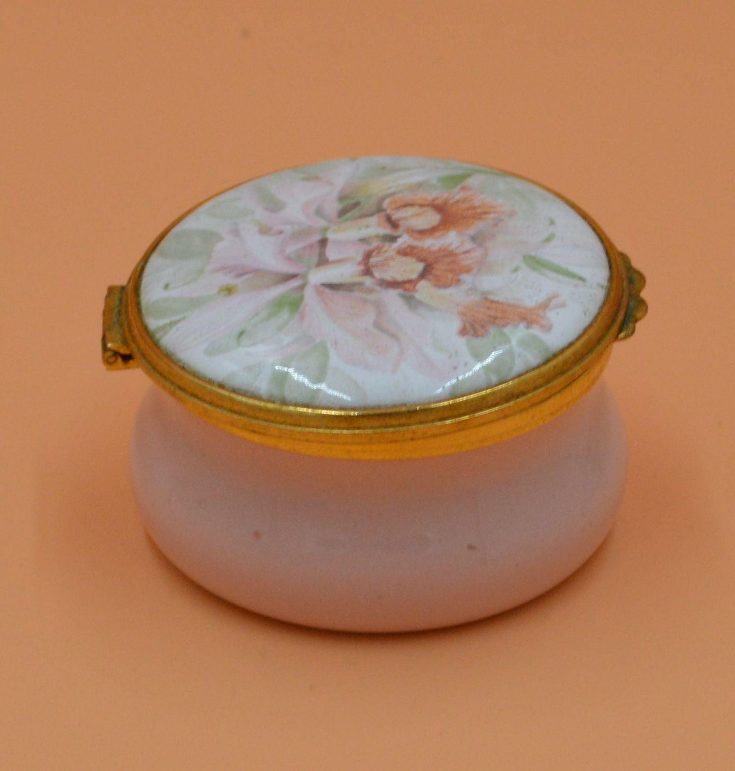 KINGSLEY ENAMELS WORCESTERSHIRE HINGED PINK TRINKET POT WITH LILIES - TMD167207