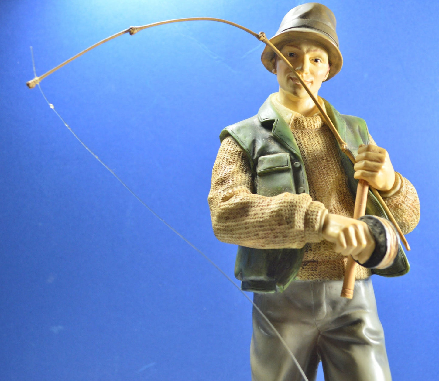 LEONARDO COLLECTION FIGURINE THE CATCH(PREVIOUSLY OWNED) GOOD CONDITION - TMD167207
