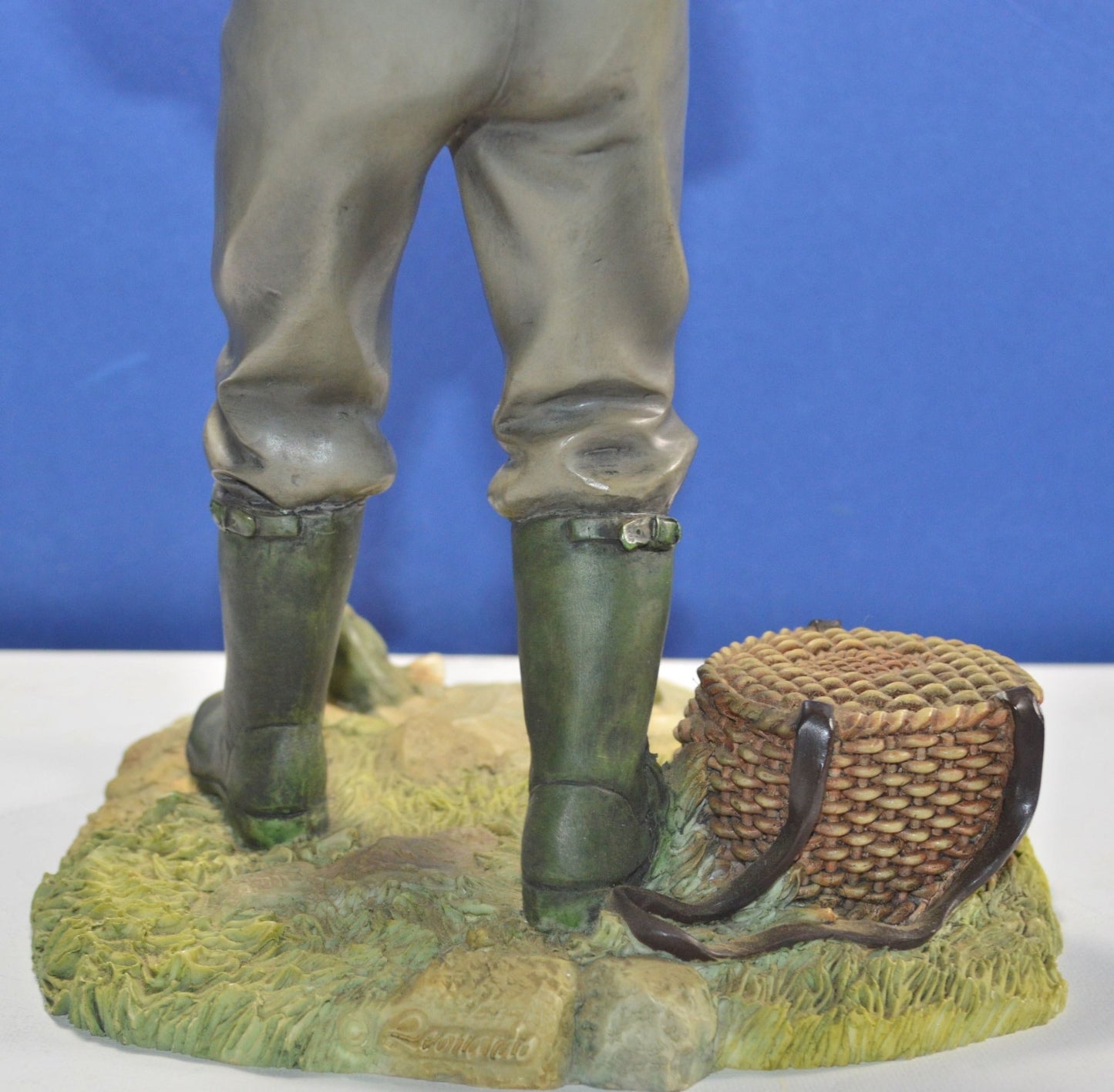 LEONARDO COLLECTION FIGURINE THE CATCH(PREVIOUSLY OWNED) GOOD CONDITION - TMD167207