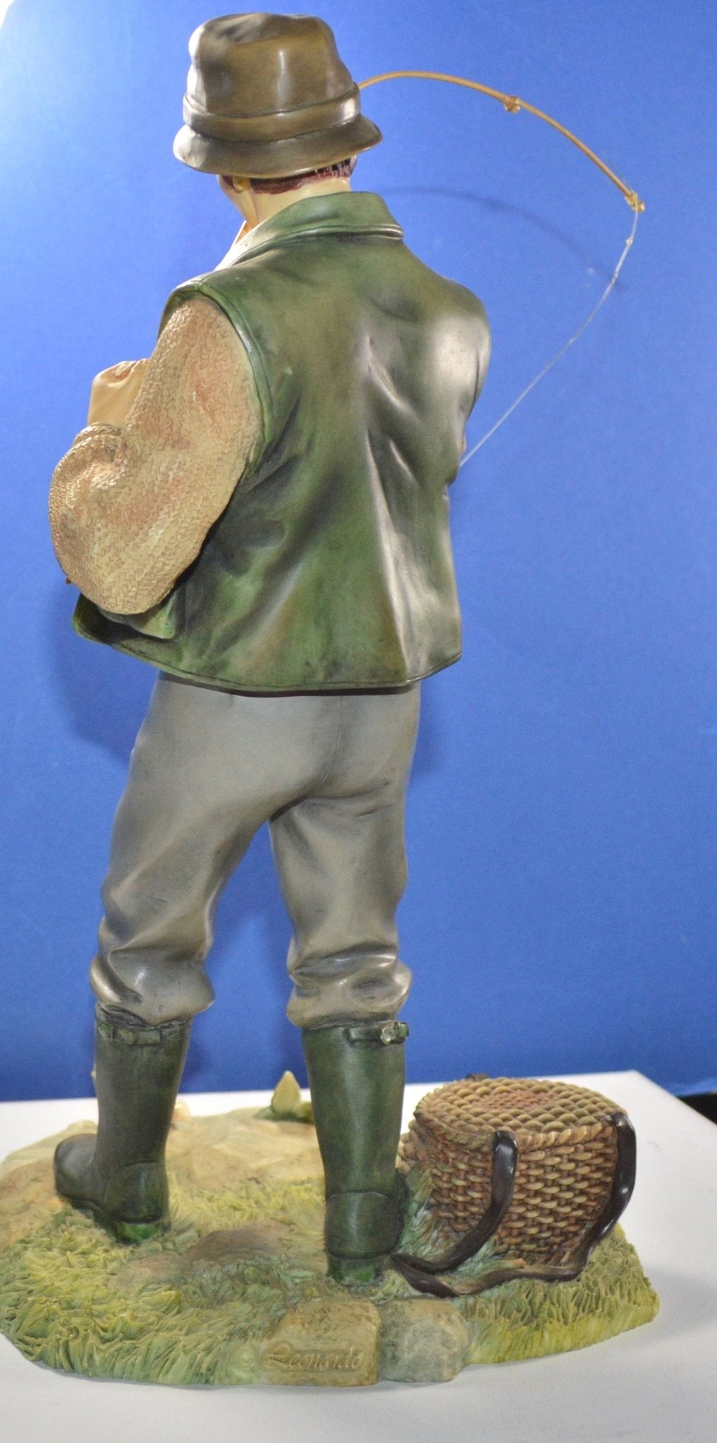 LEONARDO COLLECTION FIGURINE THE CATCH(PREVIOUSLY OWNED) GOOD CONDITION - TMD167207