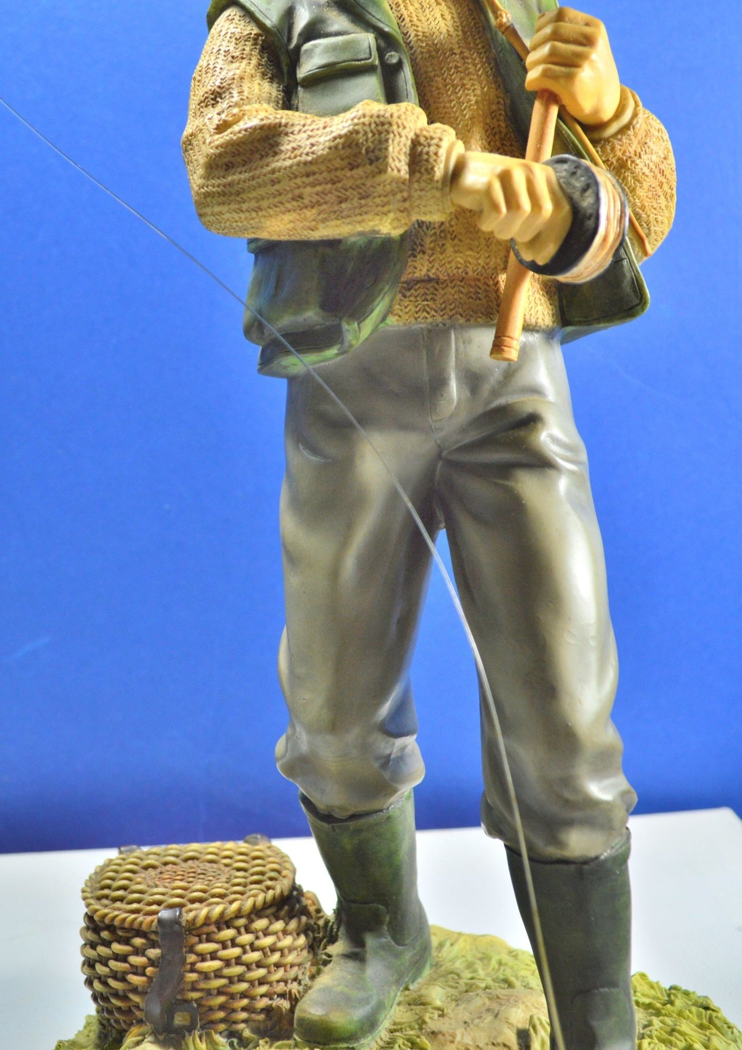 LEONARDO COLLECTION FIGURINE THE CATCH(PREVIOUSLY OWNED) GOOD CONDITION - TMD167207