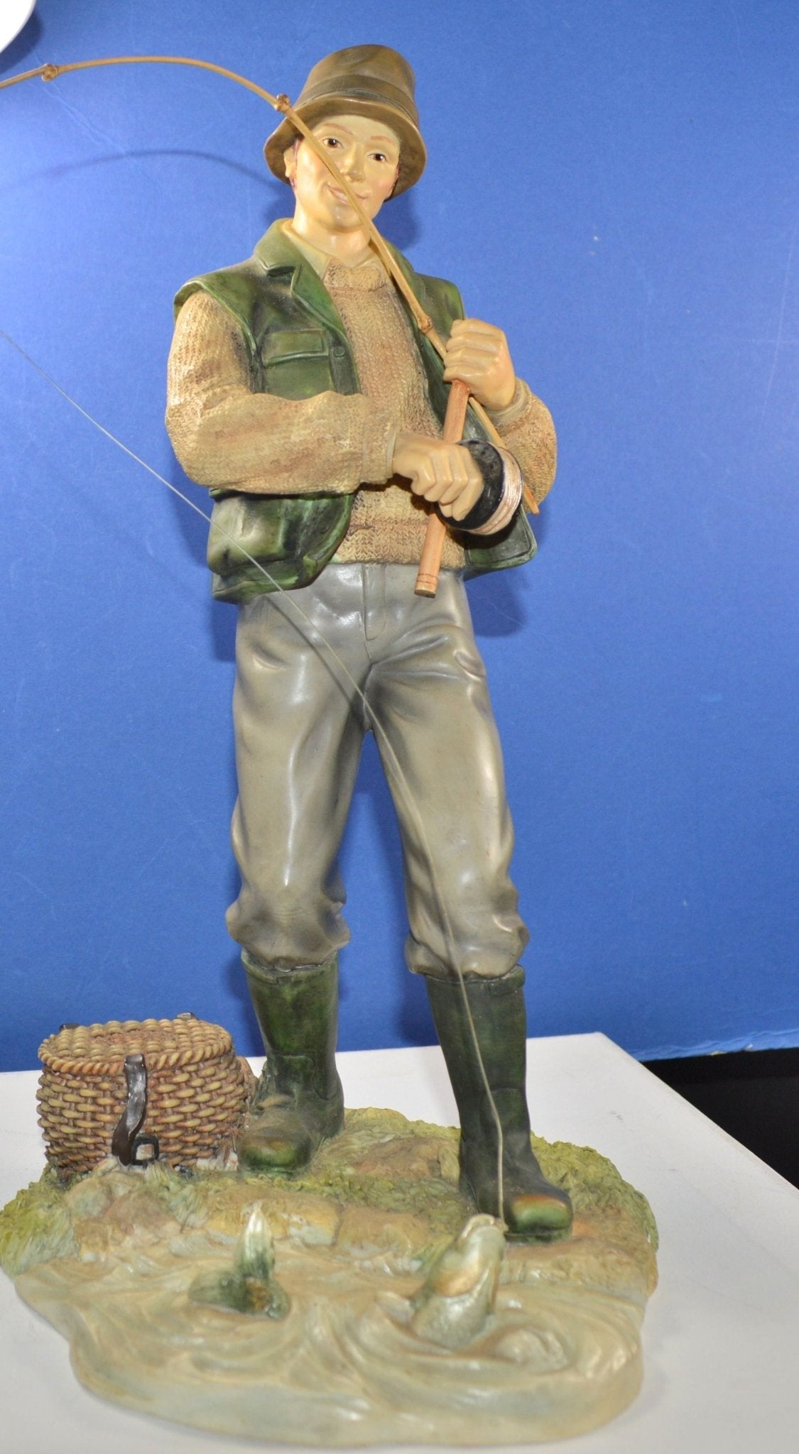 LEONARDO COLLECTION FIGURINE THE CATCH(PREVIOUSLY OWNED) GOOD CONDITION - TMD167207