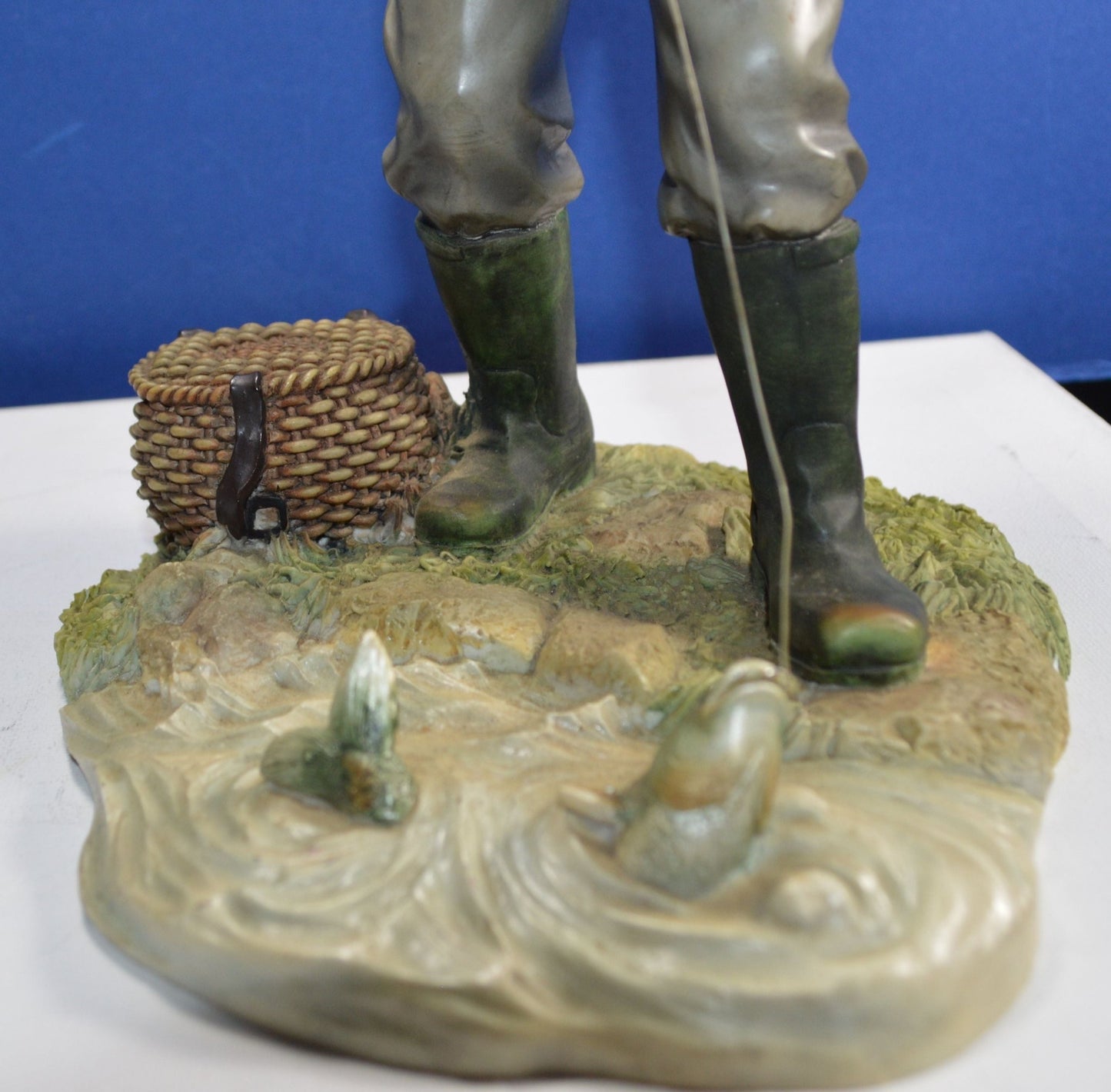 LEONARDO COLLECTION FIGURINE THE CATCH(PREVIOUSLY OWNED) GOOD CONDITION - TMD167207