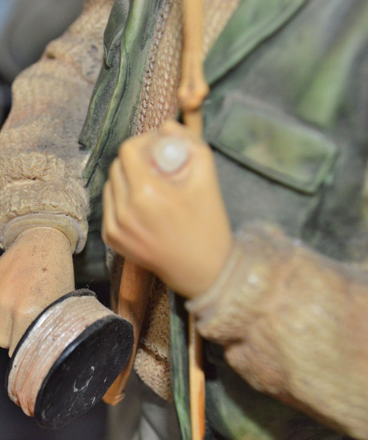 LEONARDO COLLECTION FIGURINE THE CATCH(PREVIOUSLY OWNED) GOOD CONDITION - TMD167207