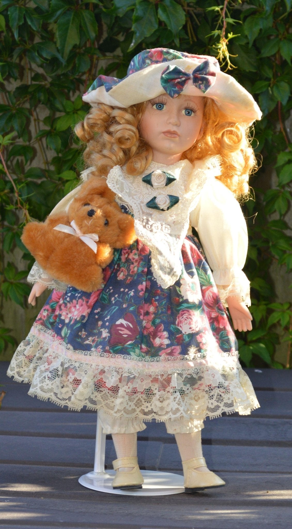 LEONARDO COLLECTION PORCELAIN DOLL WITH TEDDY BEAR - TMD167207