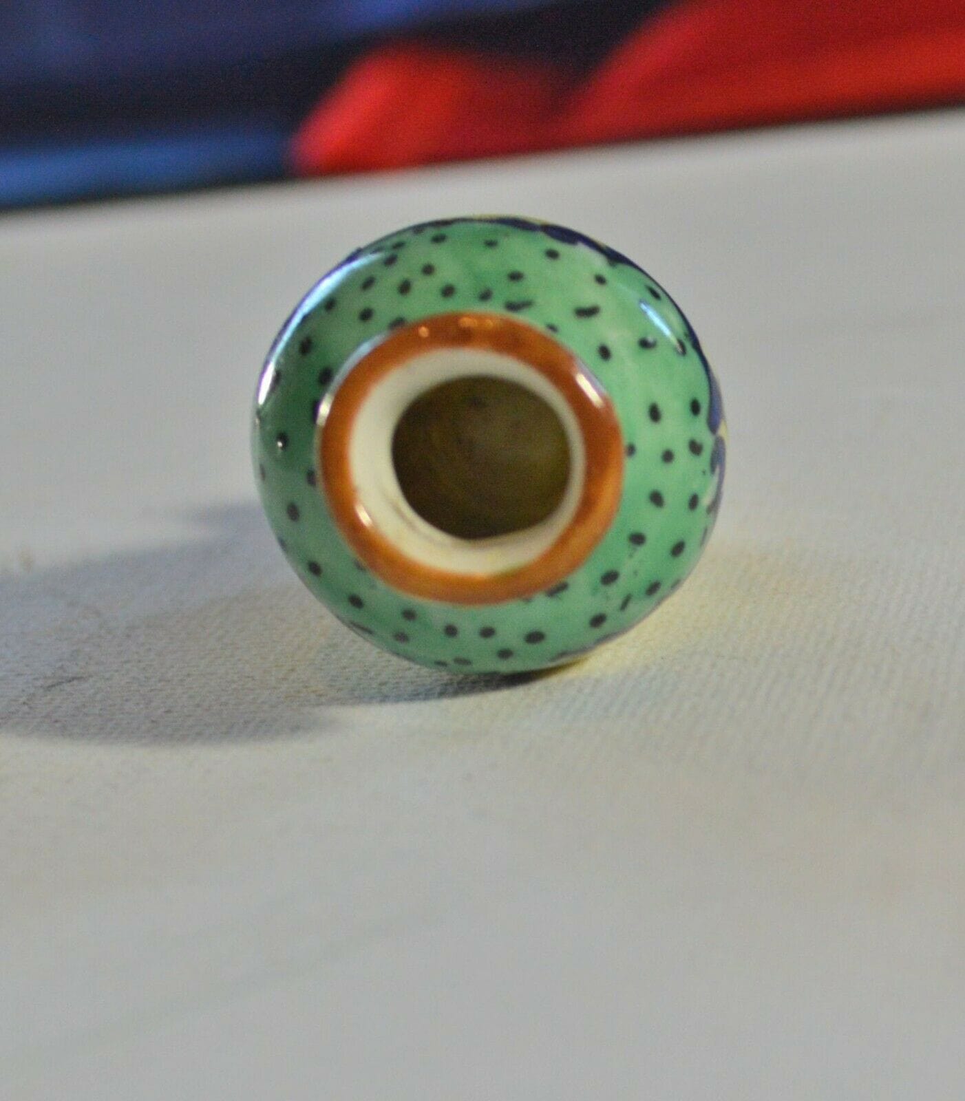 MINIATURE VASE AND MINIATURE CHAMBER POT(PREVIOUSLY OWNED) GOOD CONDITION - TMD167207