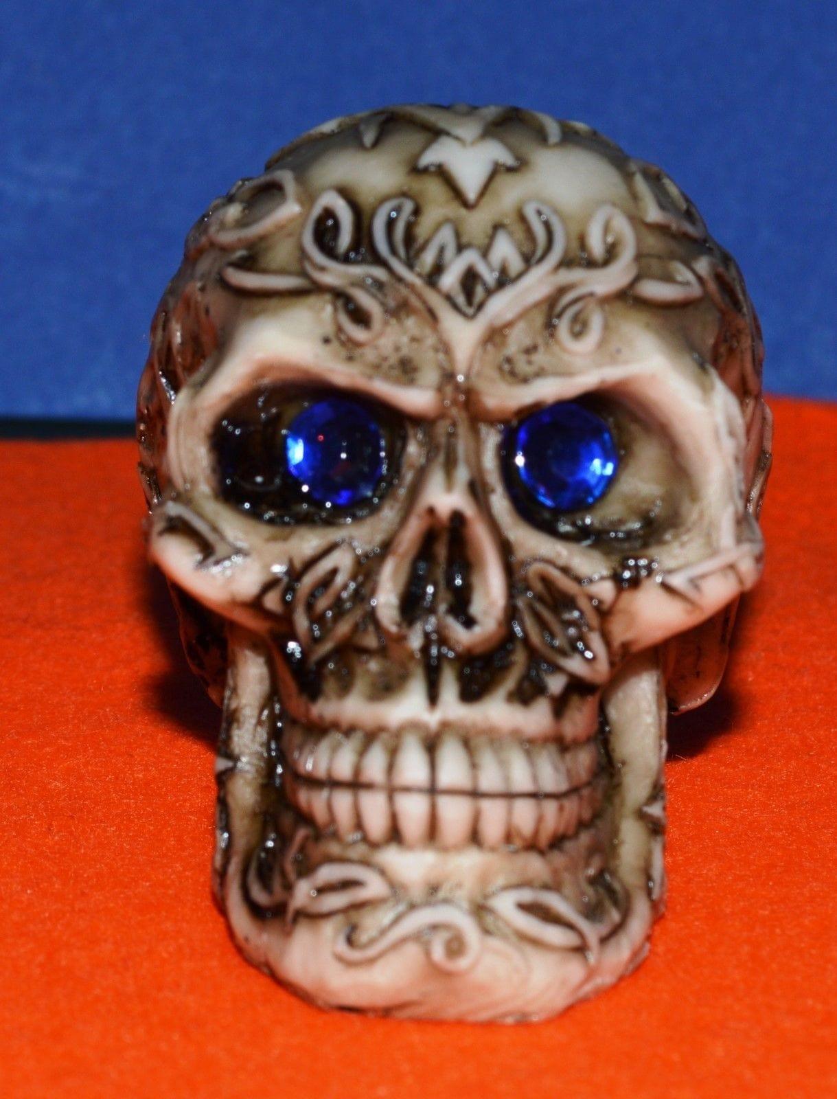 NEW DECORATIVE ORNAMENT 3 MINIATURE SKULLS WITH EMBOSSED CELTIC PATTERN AND FAKE GEMSTONE EYES - TMD167207