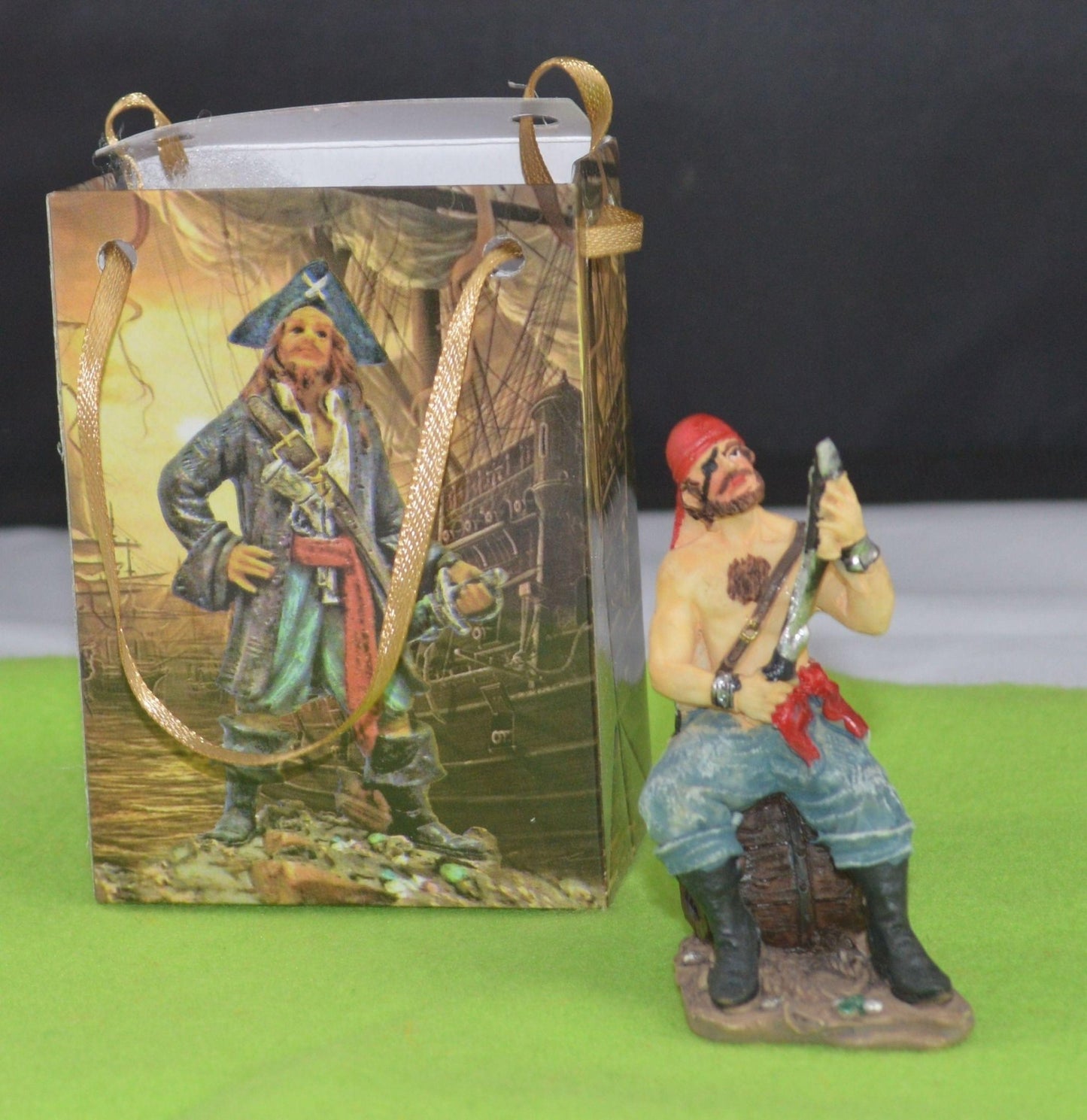 NEW DECORATIVE ORNAMENTS FOUR MINIATURE PIRATES - TMD167207