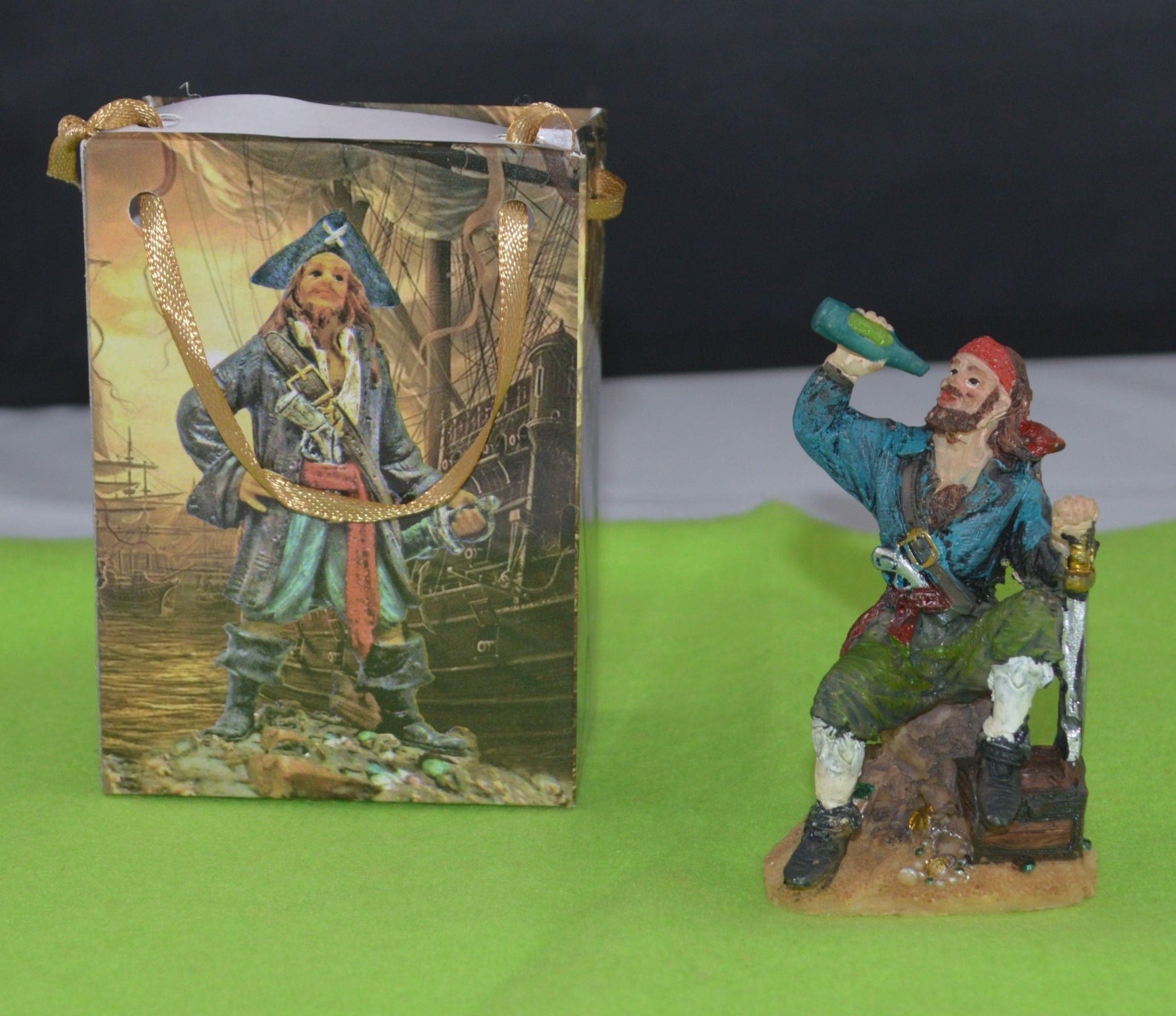 NEW DECORATIVE ORNAMENTS FOUR MINIATURE PIRATES - TMD167207