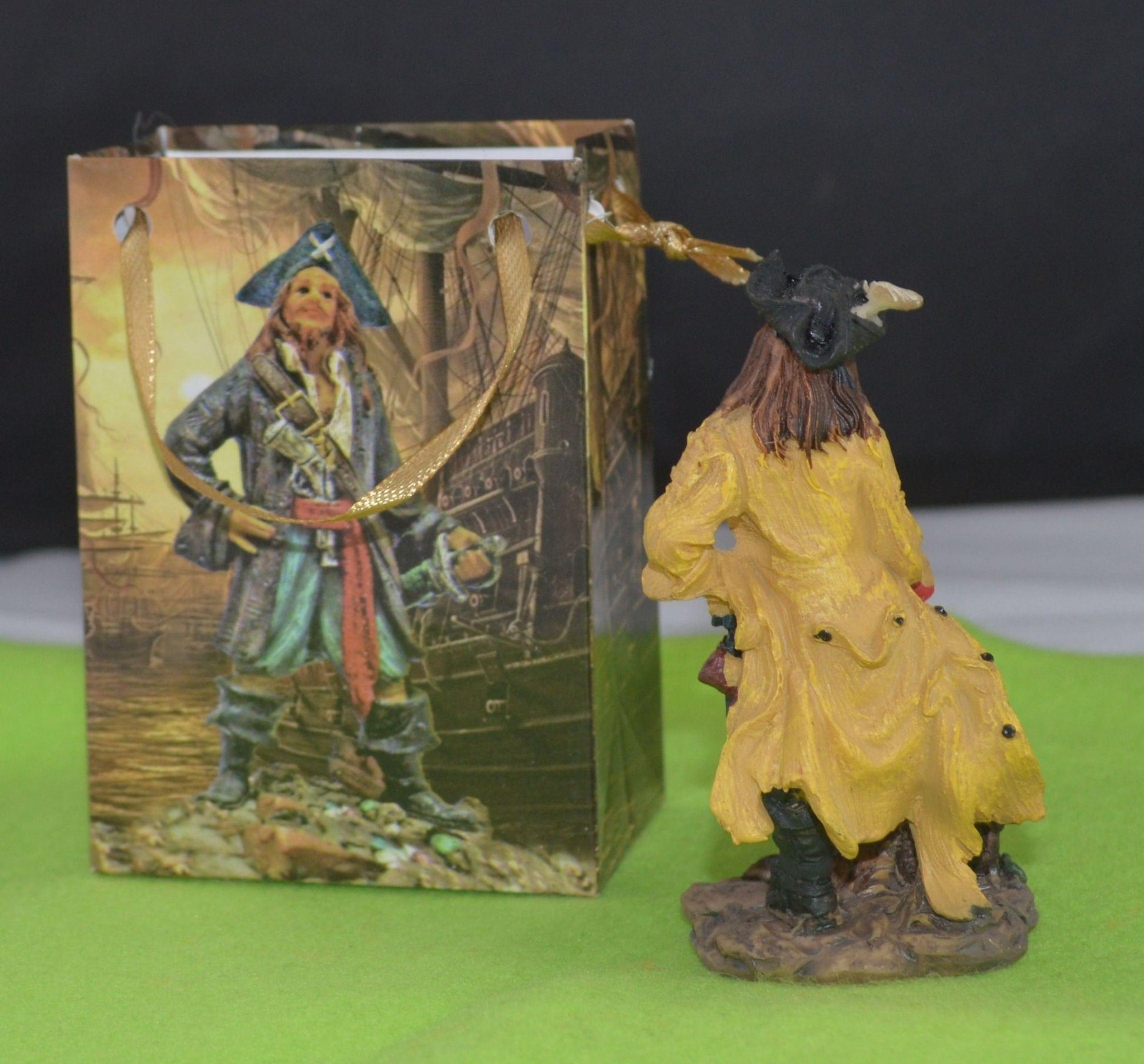 NEW DECORATIVE ORNAMENTS FOUR MINIATURE PIRATES - TMD167207