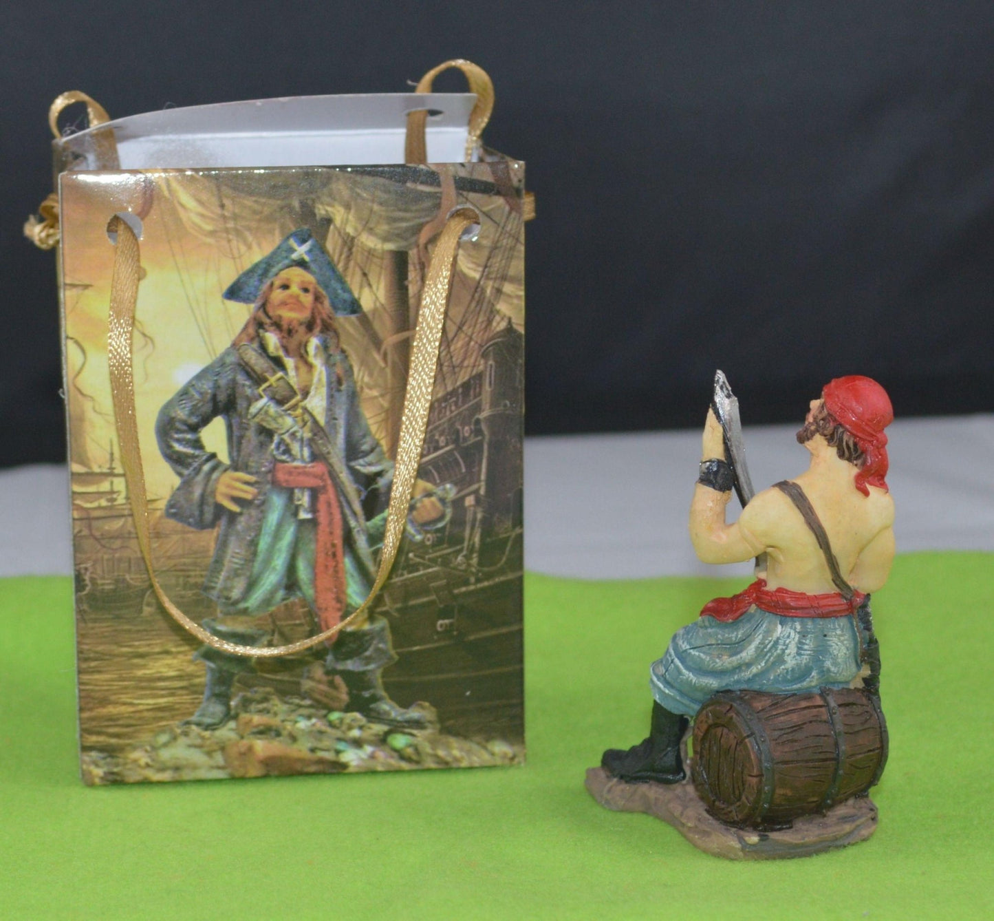 NEW DECORATIVE ORNAMENTS FOUR MINIATURE PIRATES - TMD167207