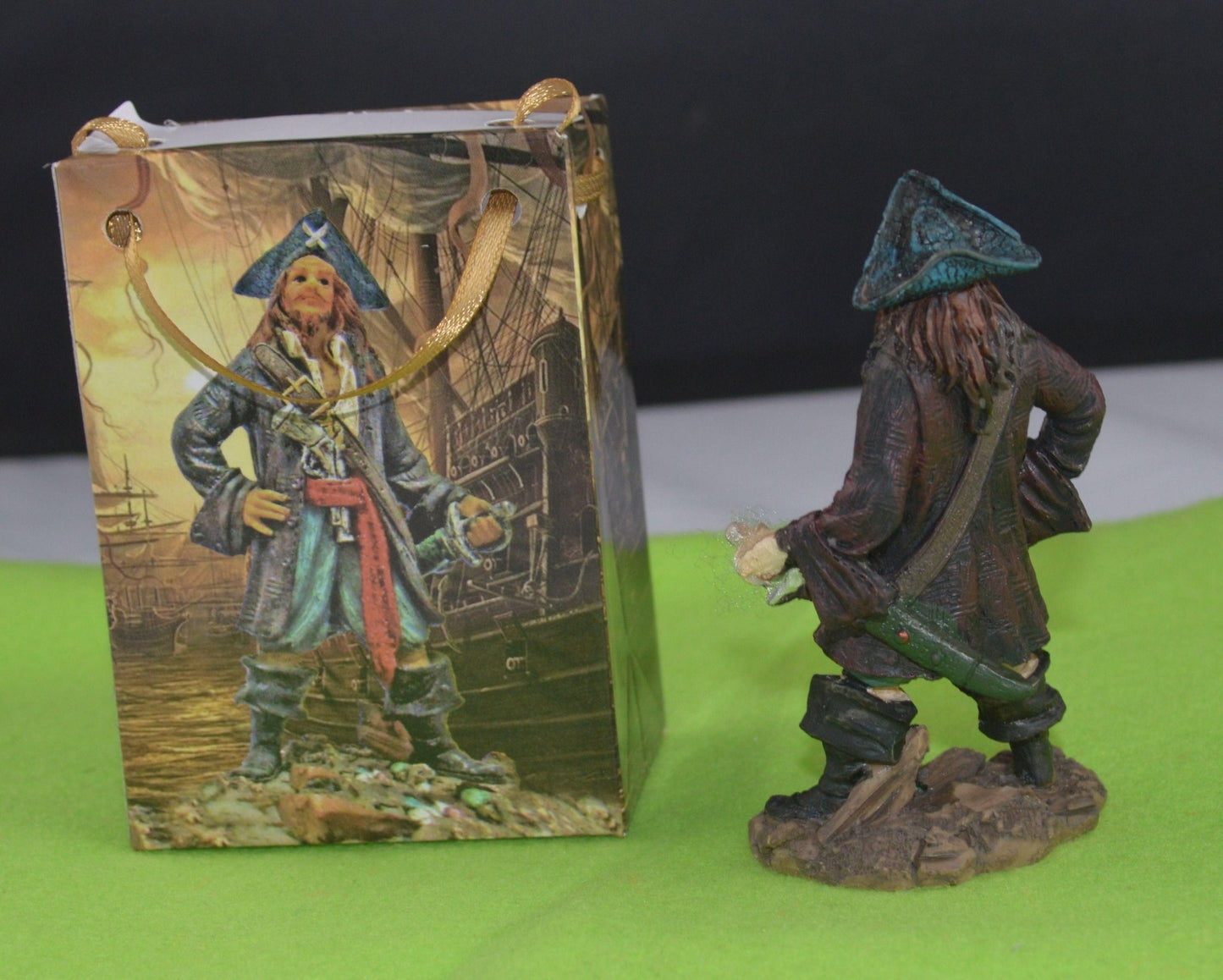 NEW DECORATIVE ORNAMENTS FOUR MINIATURE PIRATES - TMD167207