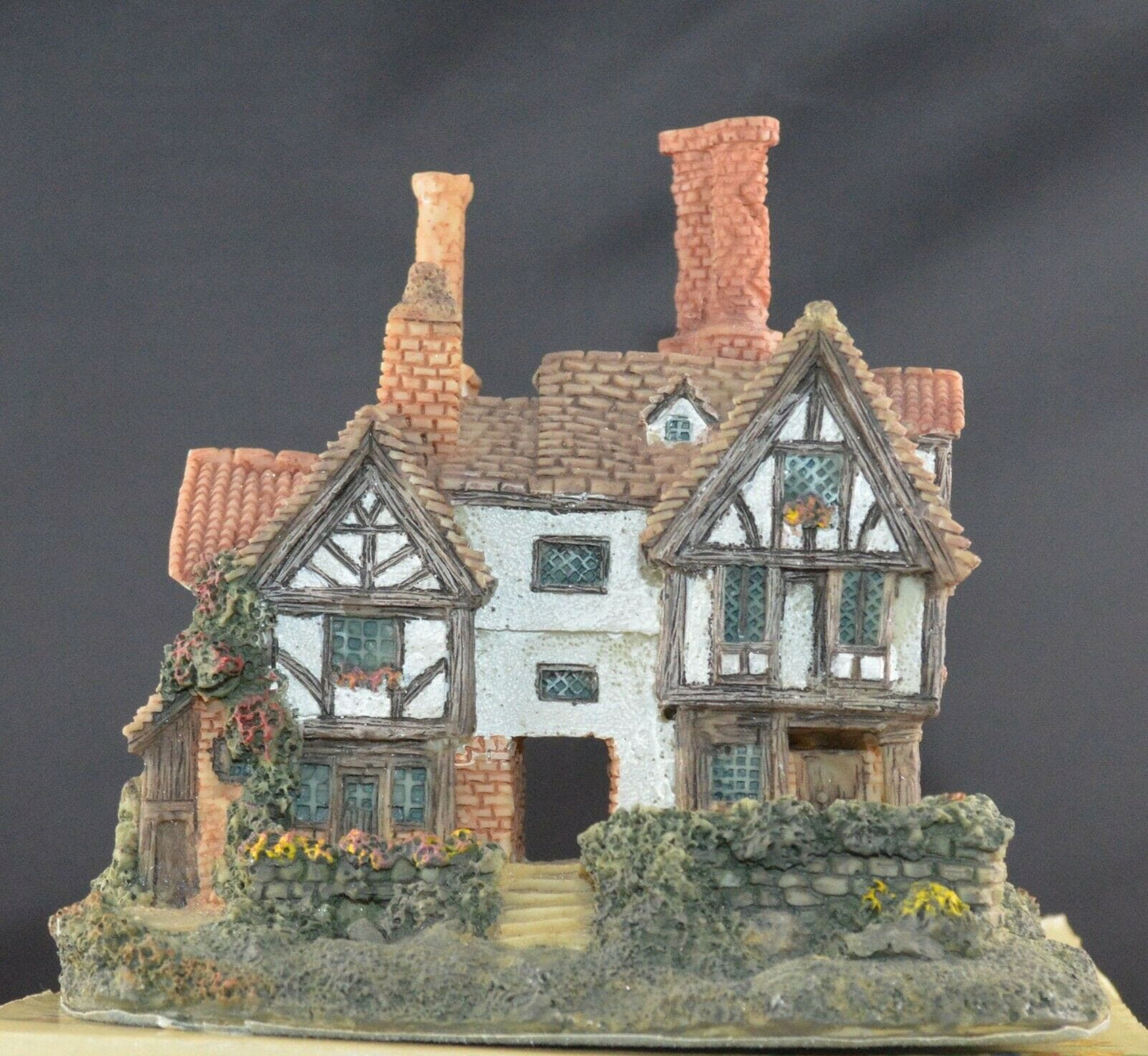 SIX LITTLE MEADOW SERIES ORNAMENTAL COTTAGES by SALCO(PREVIOUSLY OWNED) GOOD CONDITION - TMD167207