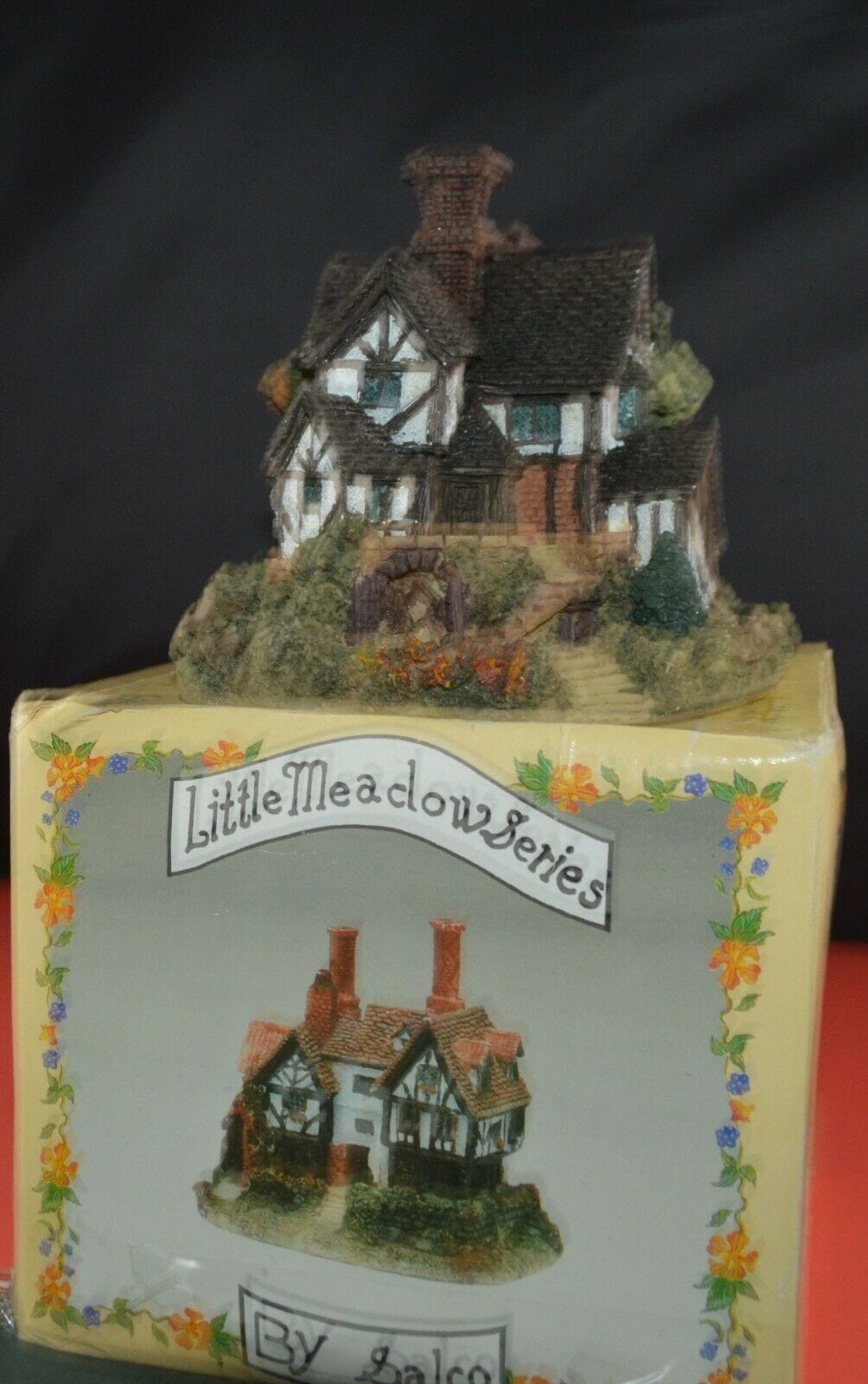 SIX LITTLE MEADOW SERIES ORNAMENTAL COTTAGES by SALCO(PREVIOUSLY OWNED) GOOD CONDITION - TMD167207