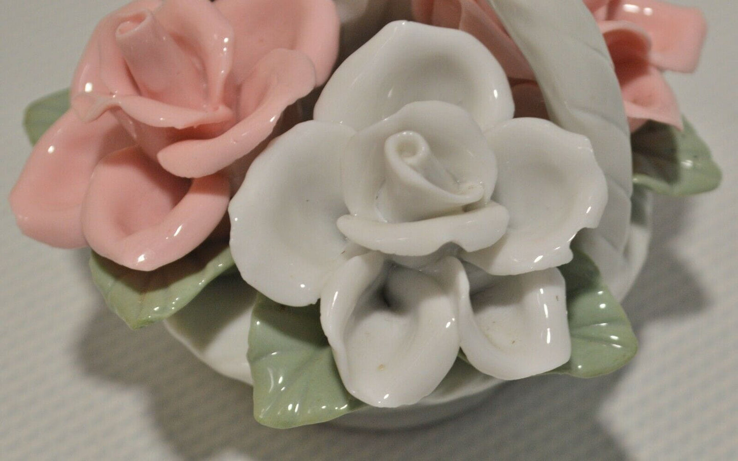 TABLEWARE FOUR DECORATIVE ITEMS WITH PINK ROSES BASKETS BOWL & VASE( PREVIOUSLY OWNED) GOOD CONDITION - TMD167207