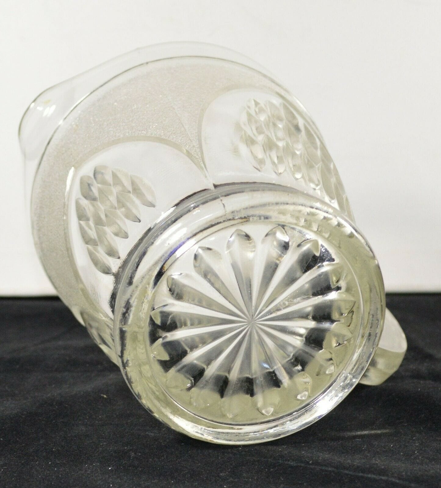 TABLEWARE VINTAGE GLASS JUG(PREVIOUSLY OWNED)GOOD CONDITION - TMD167207