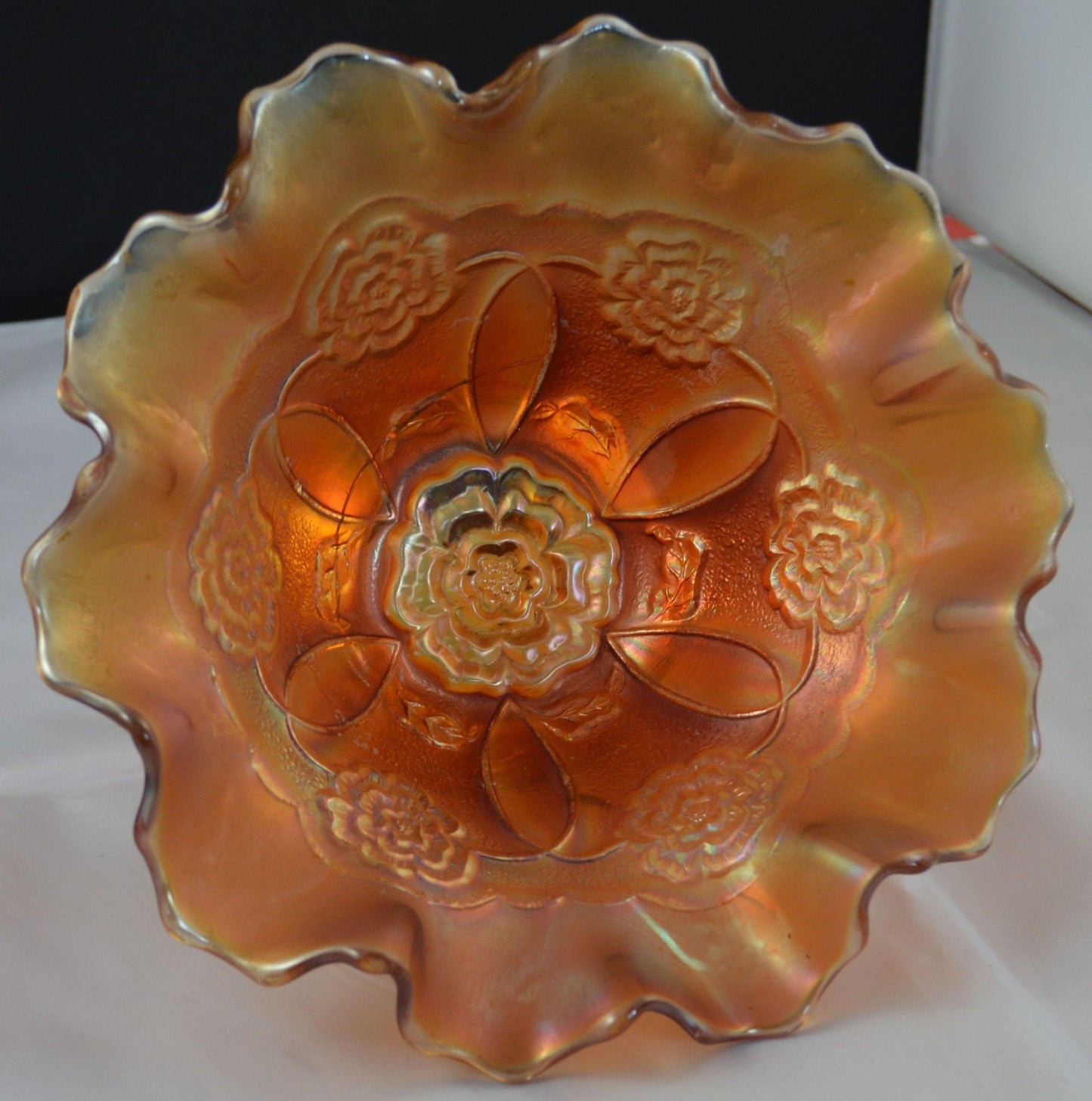 VINTAGE CARNIVAL GLASS BOWL WITH FLORAL PATTERN(PREVIOUSLY OWNED)FAIRLY GOOD CONDITION - TMD167207