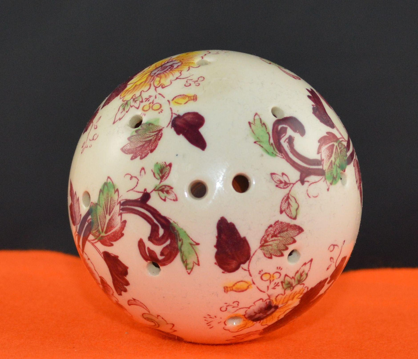 VINTAGE FLORIS OF LONDON POMANDER(PREVIOUSLY OWNED)GOOD CONDITION - TMD167207