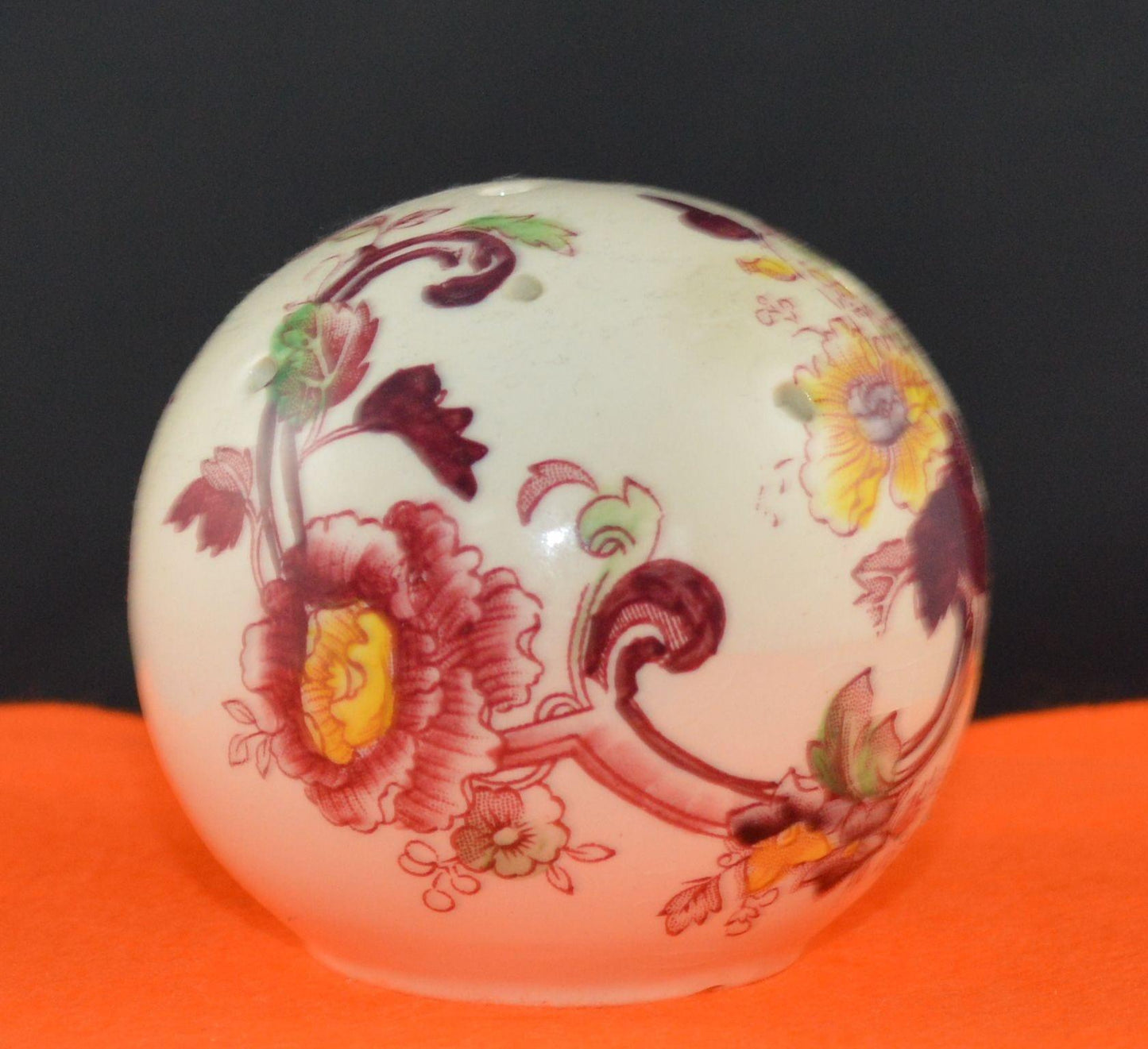 VINTAGE FLORIS OF LONDON POMANDER(PREVIOUSLY OWNED)GOOD CONDITION - TMD167207