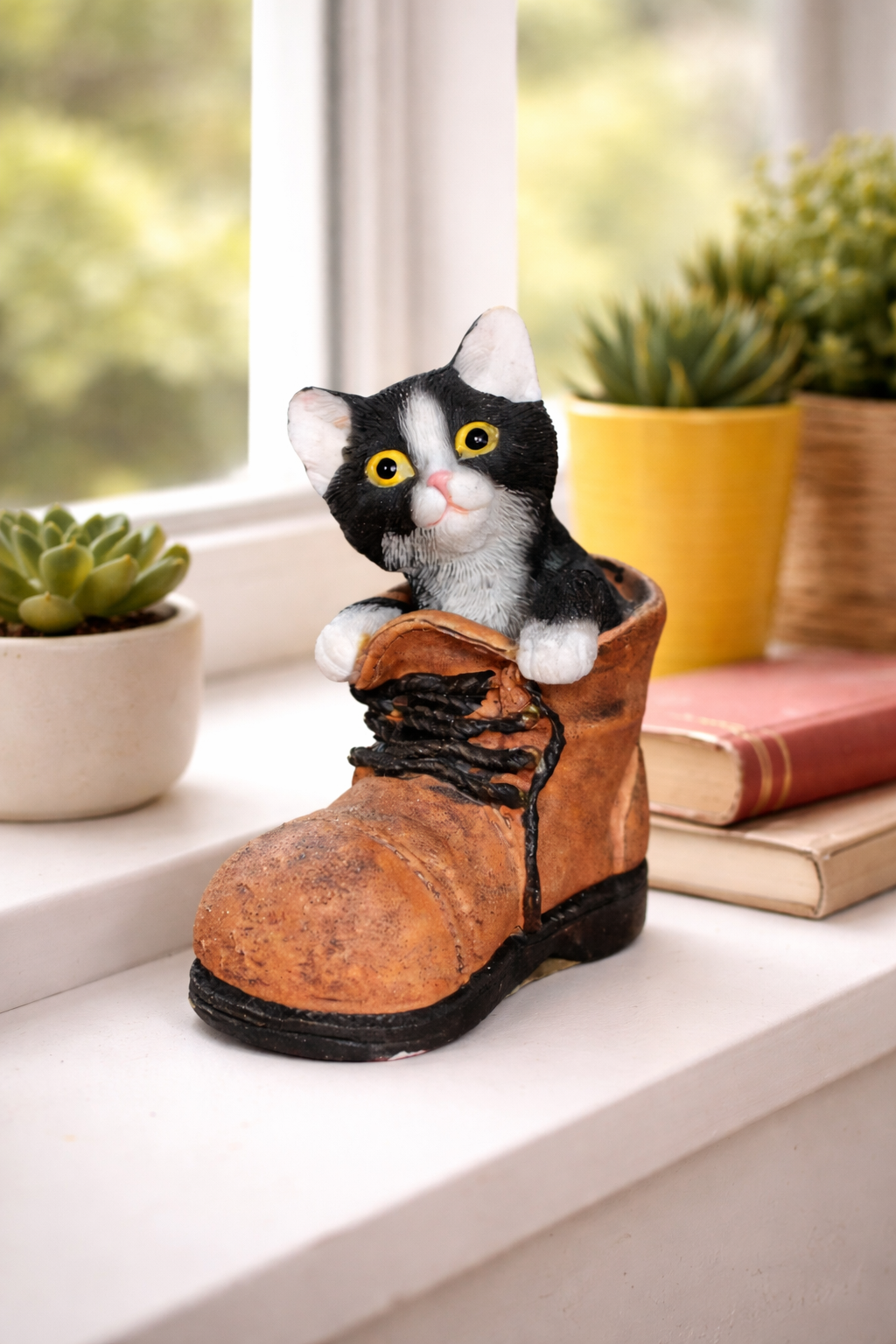 Elgate Black and White Cat in a Boot Figurine