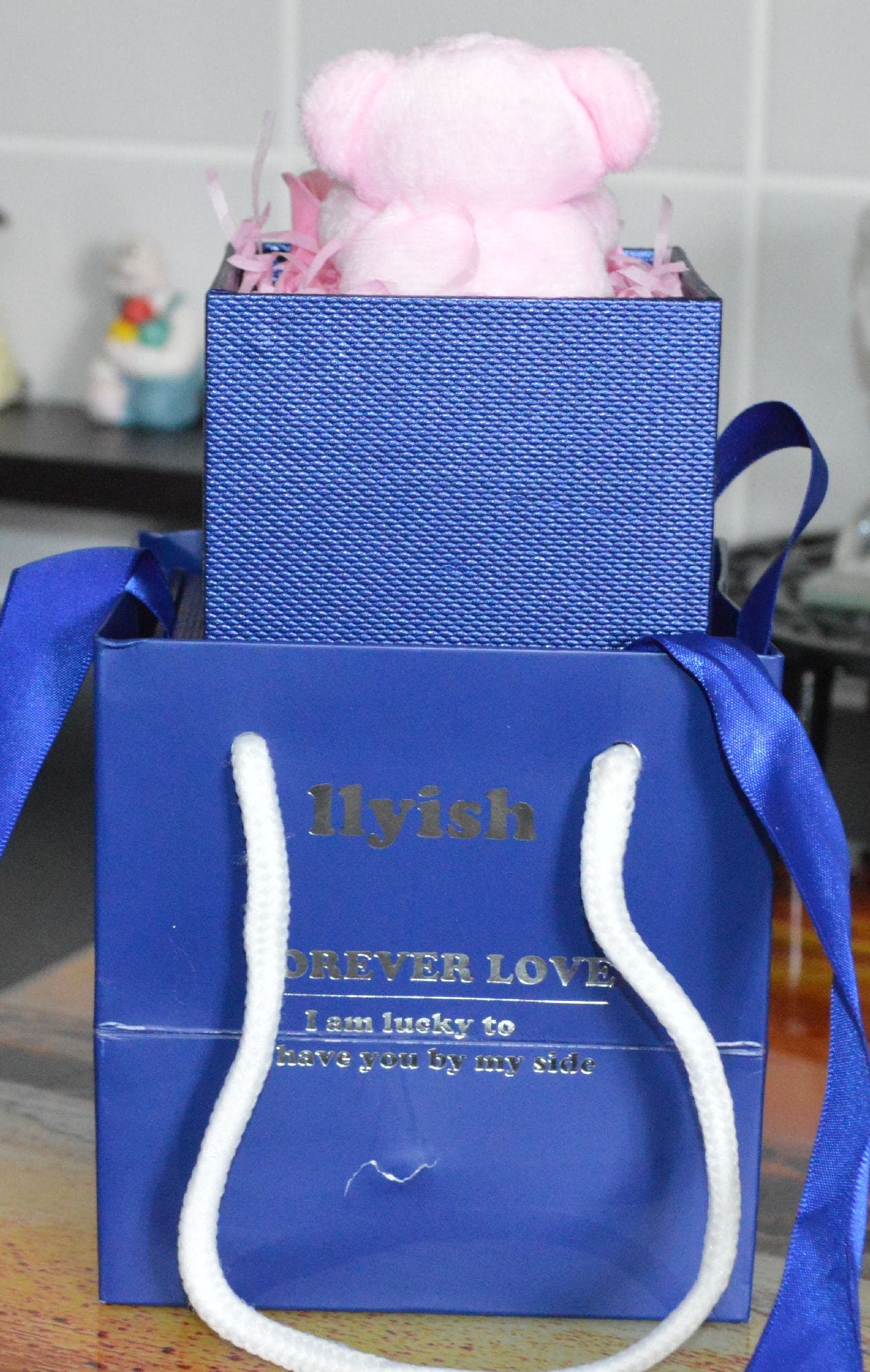 Ilyish Women's Gift Set: Bear, Roses & Necklace - TMD167207