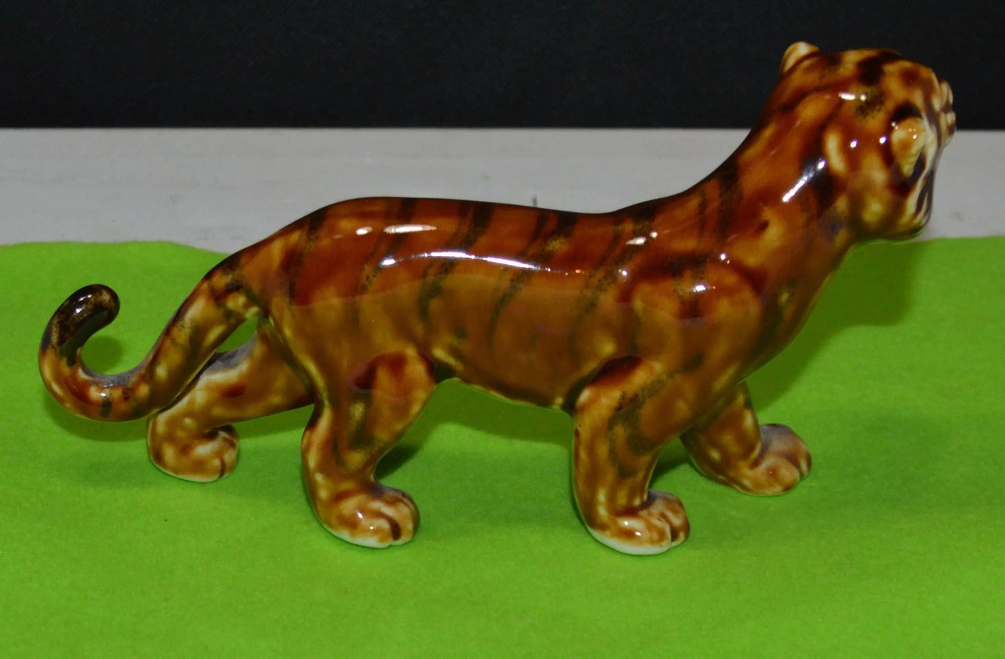 ANIMAL FIGURINE TIGER(PREVIOUSLY OWNED) VERY GOOD CONDITION - TMD167207