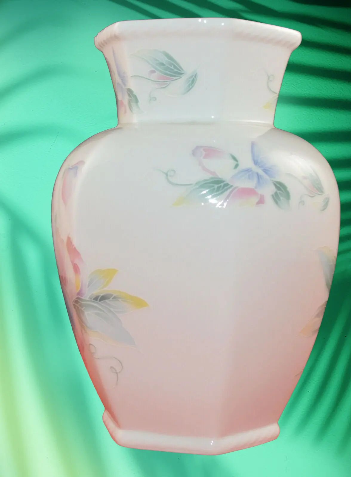 AYNSLEY HEXAGON SHAPED VASE(PREVIOUSLY OWNED) VERY GOOD CONDITION - TMD167207