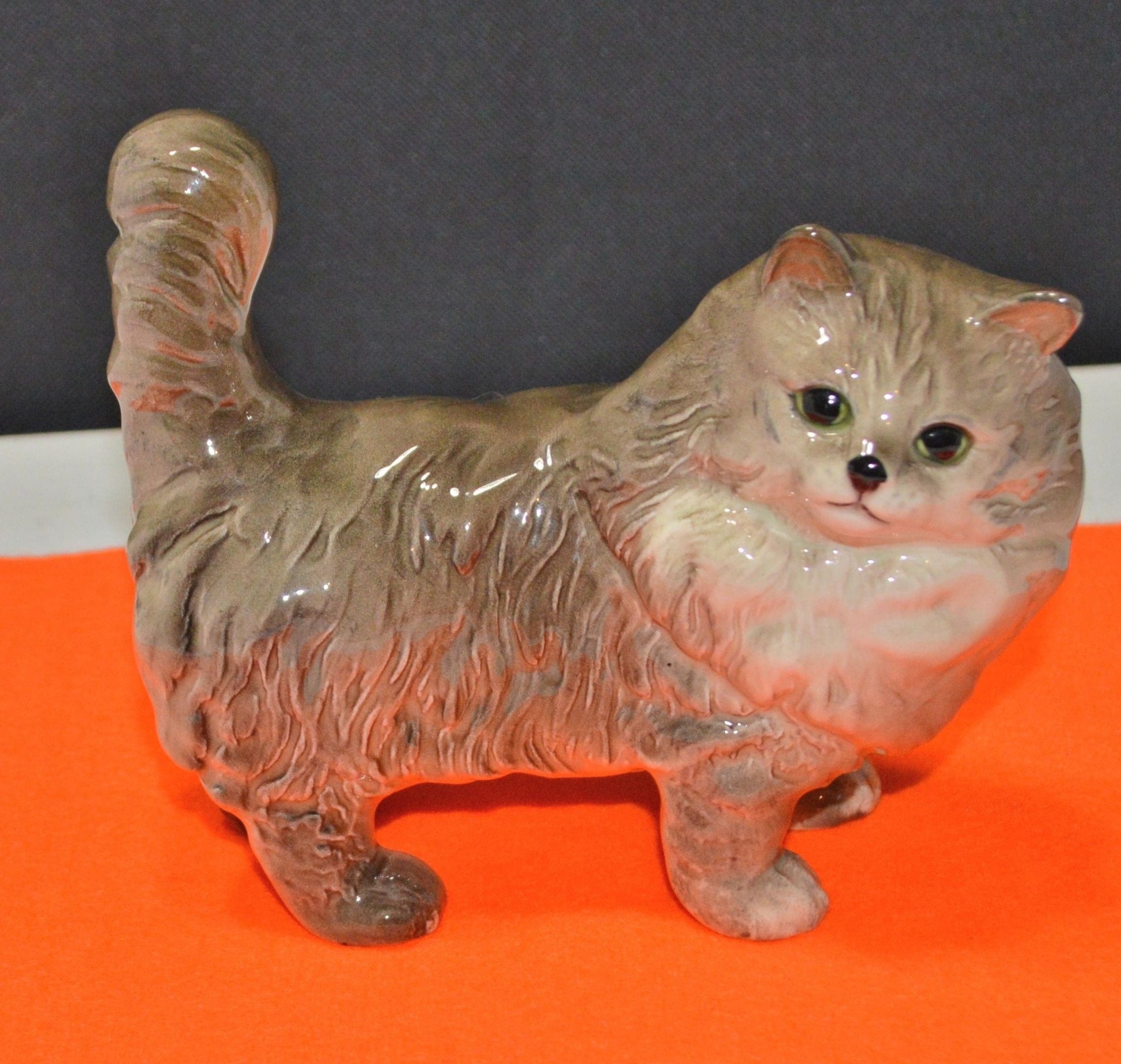 BESWICK SMALL PERSIAN GREY CAT FIGURINE MODEL 1898 (PREVIOUSLY OWNED) VERY GOOD CONDITION - TMD167207
