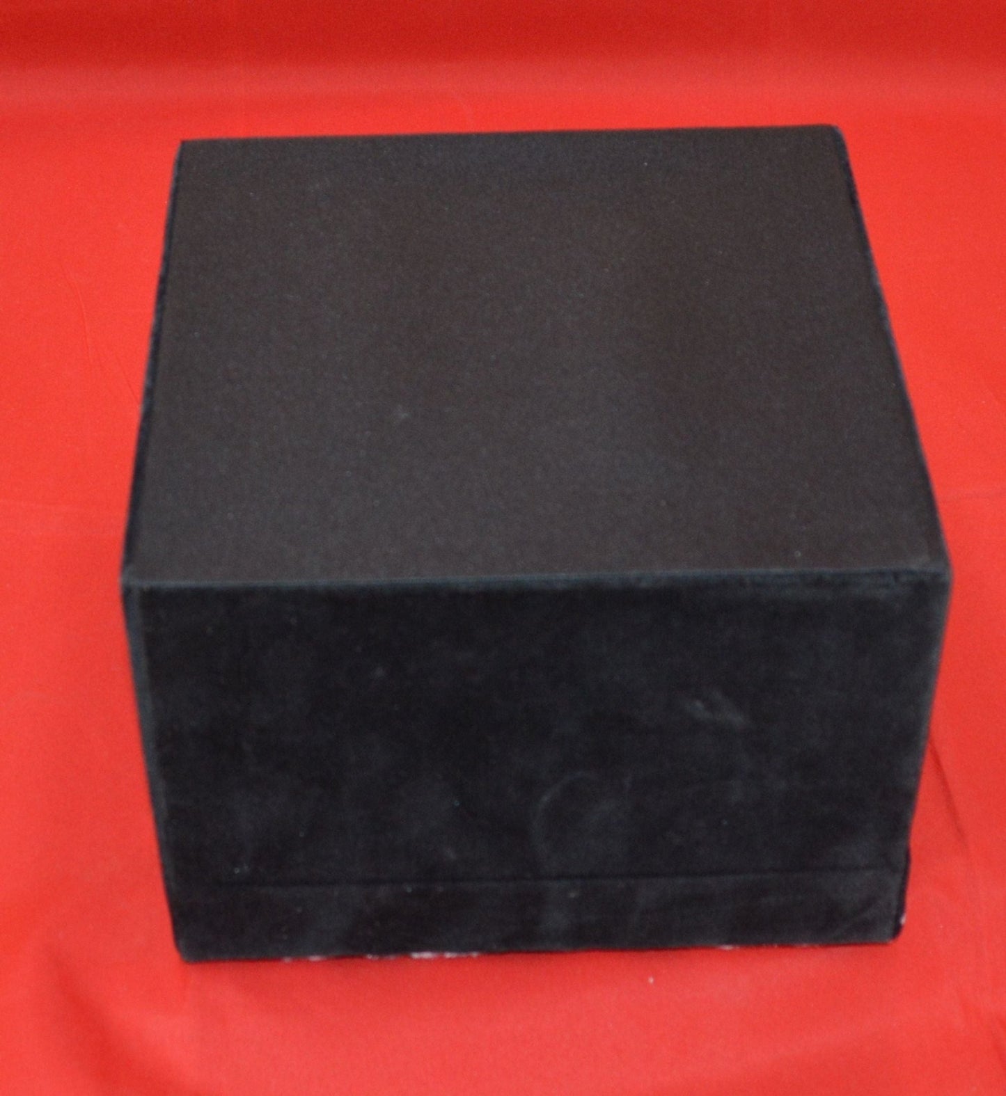 BLACK AND WHITE KEEPSAKE/JEWELLERY BOX(PREVIOUSLY OWNED) GOOD CONDITION - TMD167207