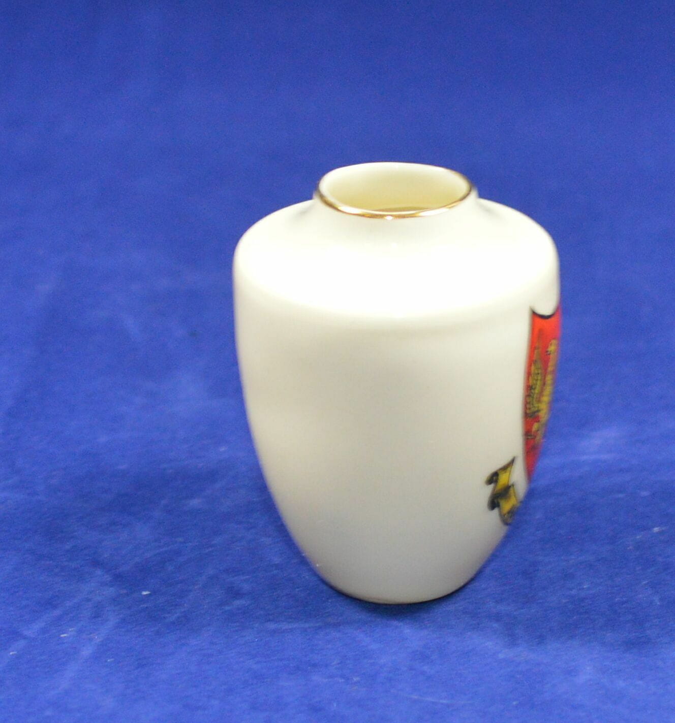 CARLTON CHINA CRESTED WARE CHINA VASE AMBLESIDE(PREVIOUSLY OWNED)GOOD CONDITION - TMD167207