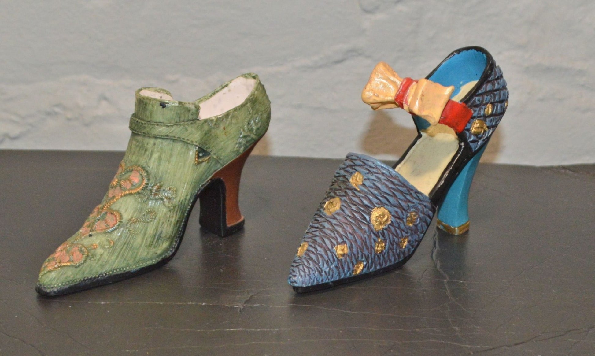 COLLECTION OF FOUR ORNAMENTAL SHOES AND TWO ORNAMENTAL BOOTS(PREVIOUSLY OWNED) GOOD CONDITION - TMD167207