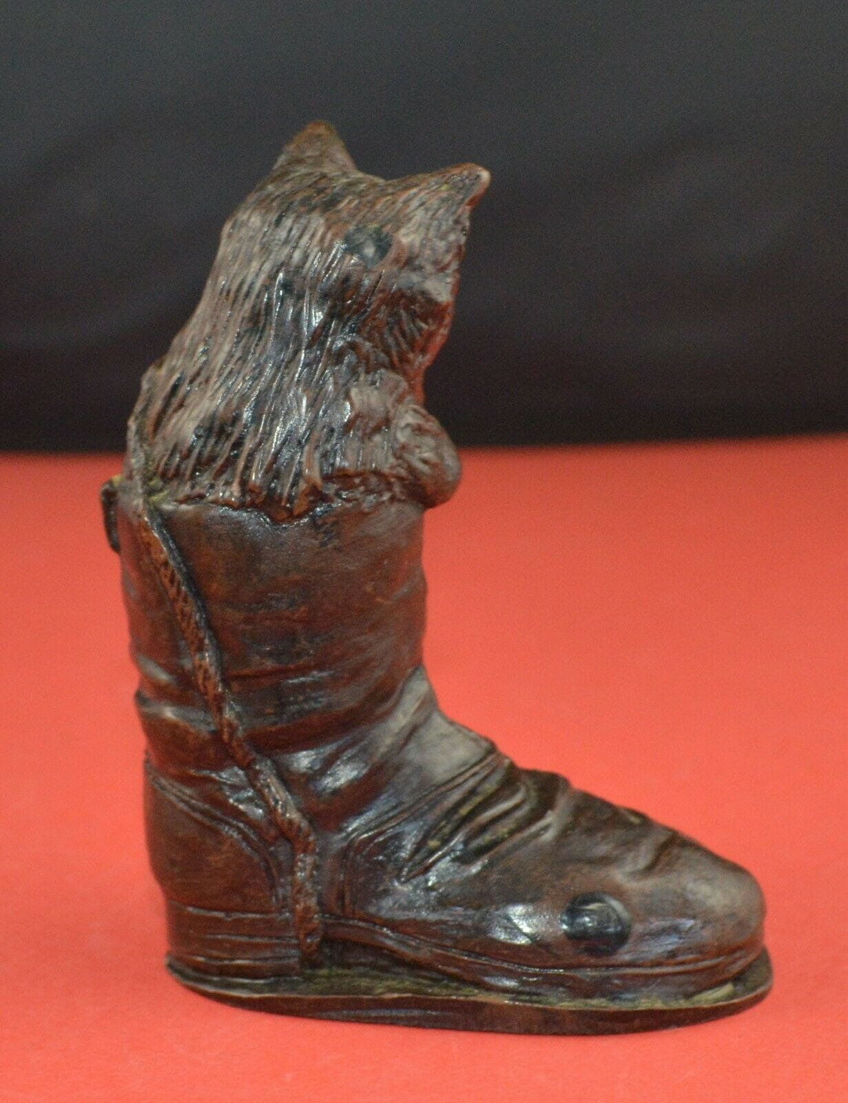 COLLECTOR BOOT BROWN CAT IN BOOT(PREVIOUSLY OWNED)GOOD CONDITION - TMD167207