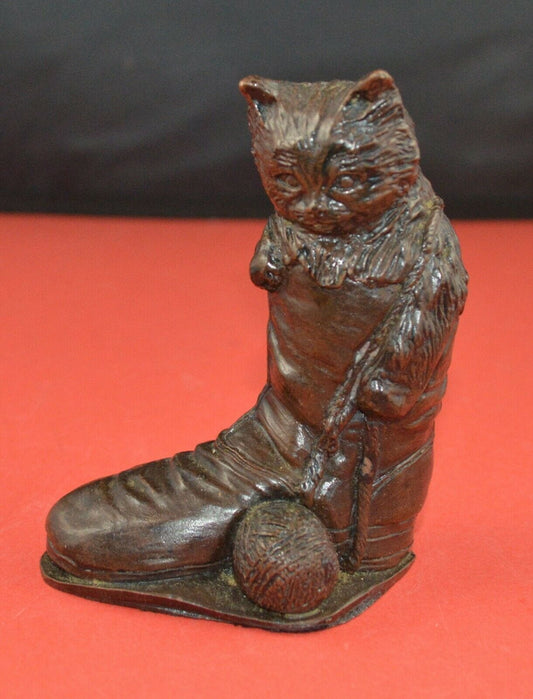 COLLECTOR BOOT BROWN CAT IN BOOT(PREVIOUSLY OWNED)GOOD CONDITION - TMD167207