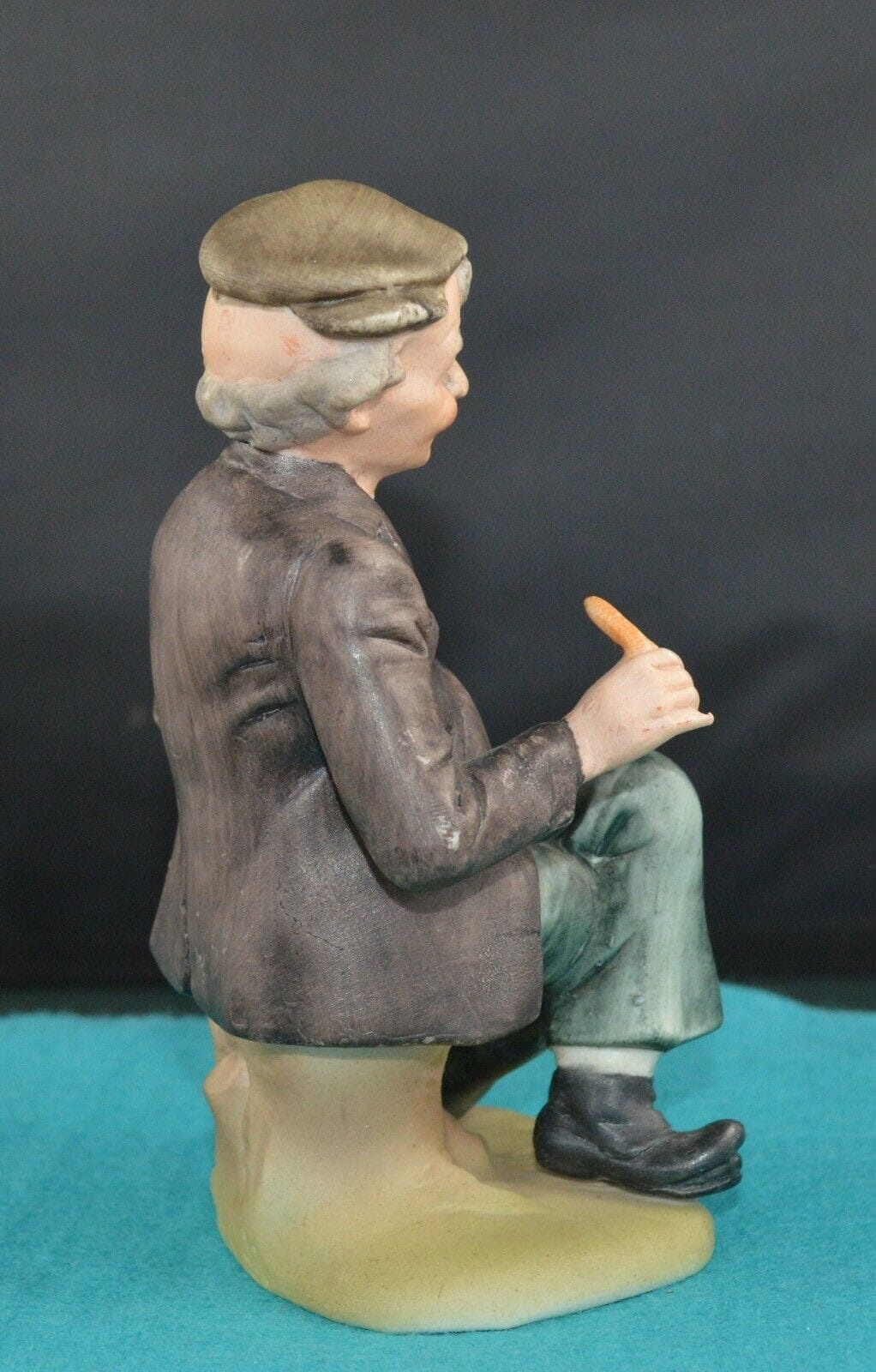DECORATIVE FIGURINE A MALE FIGURINE SITTING CROSSED LEG & LADY FIGURINE w/JUG(PREVIOUSLY OWNED) GOOD CONDITION - TMD167207