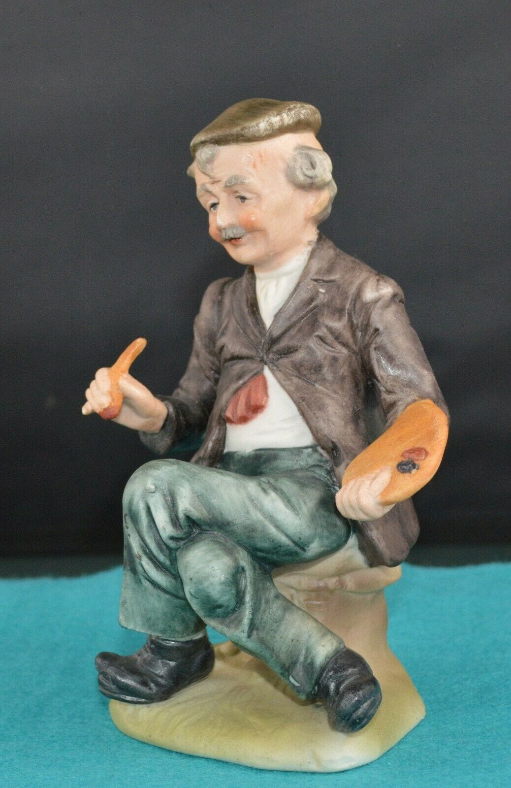DECORATIVE FIGURINE A MALE FIGURINE SITTING CROSSED LEG & LADY FIGURINE w/JUG(PREVIOUSLY OWNED) GOOD CONDITION - TMD167207